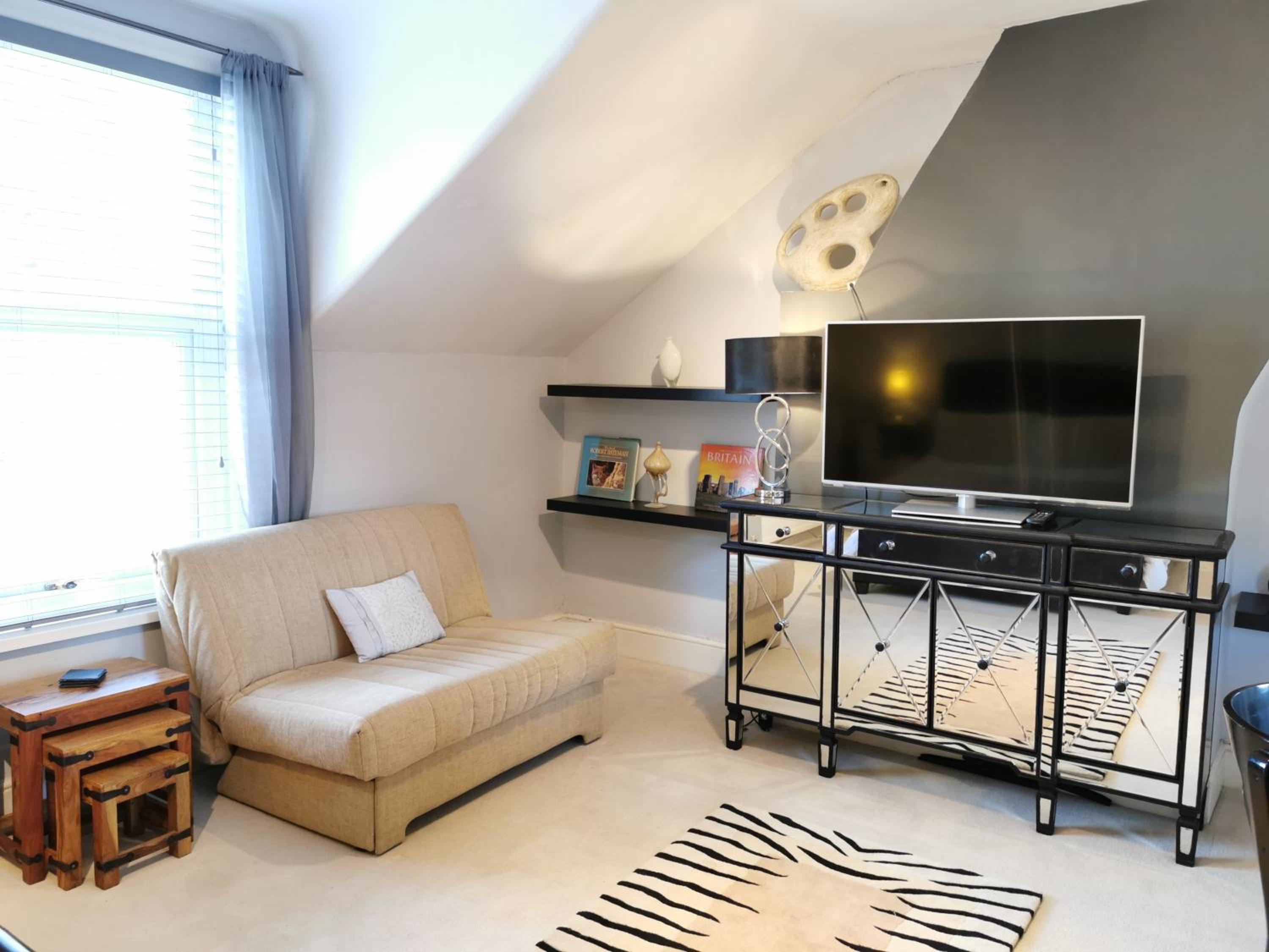 Victoriana Apartment, Central - Boutique view 5