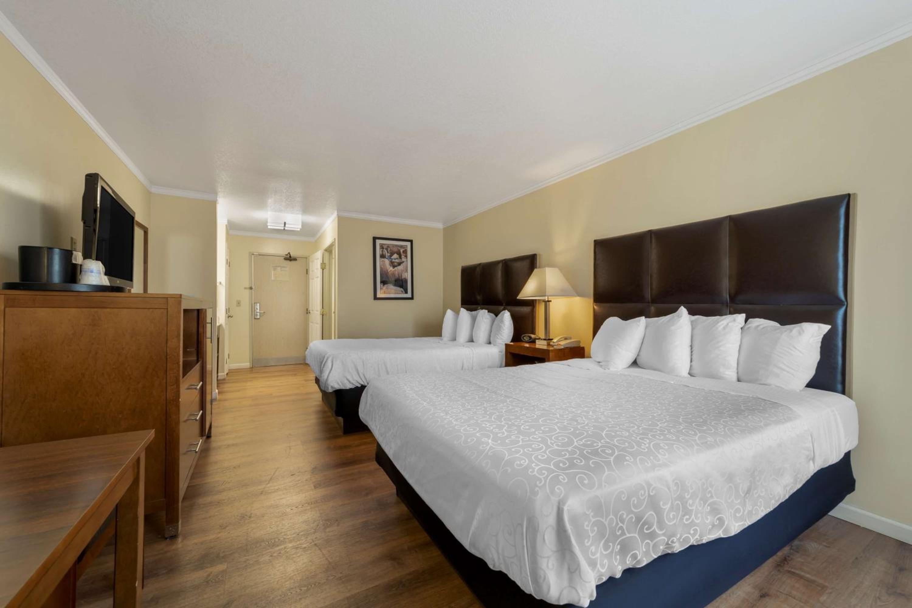 Crescent City Vacations - Best Western Plus Northwoods Inn - Property Image 1