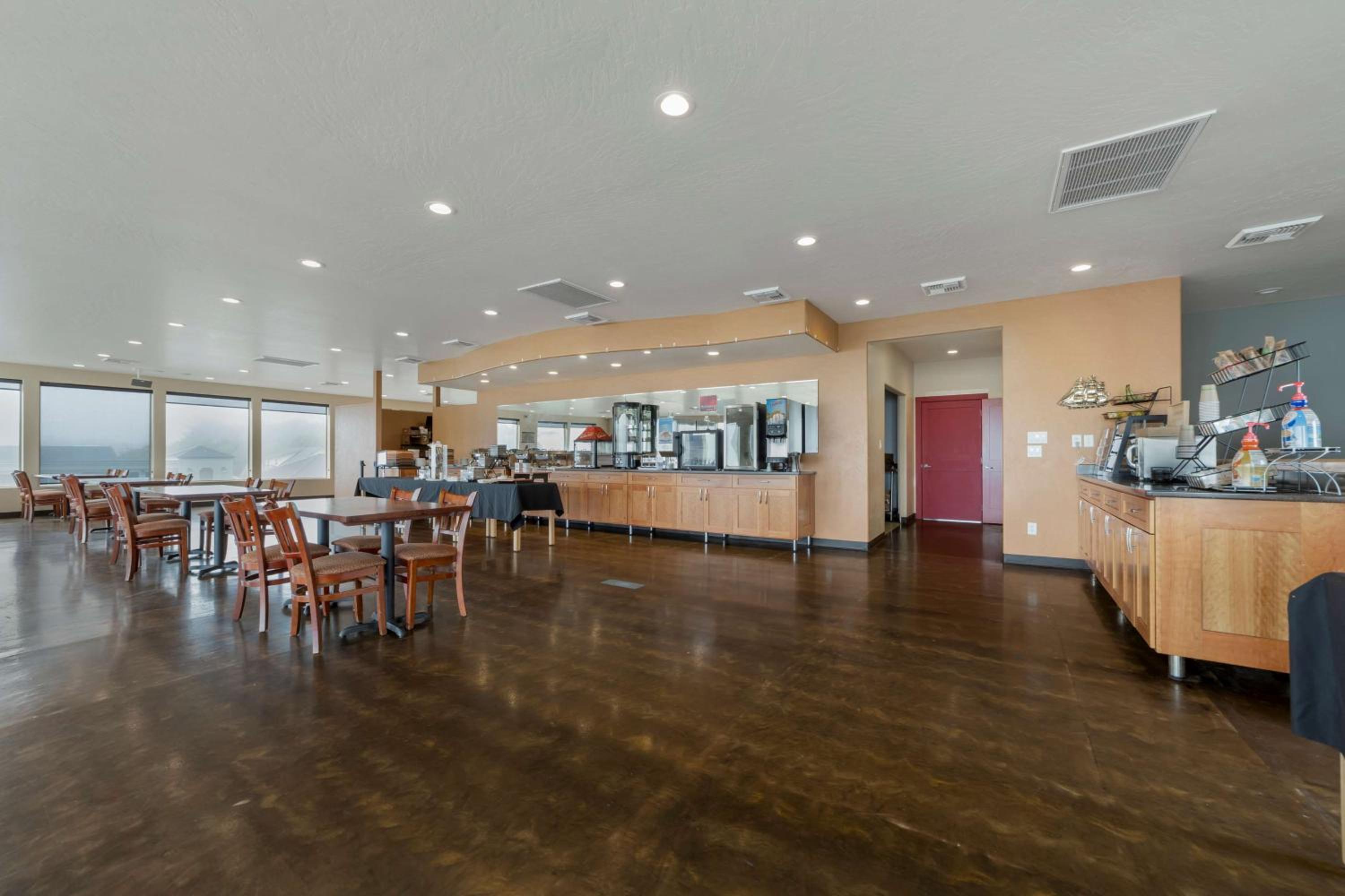 Crescent City Vacations - Best Western Plus Northwoods Inn - Property Image 9