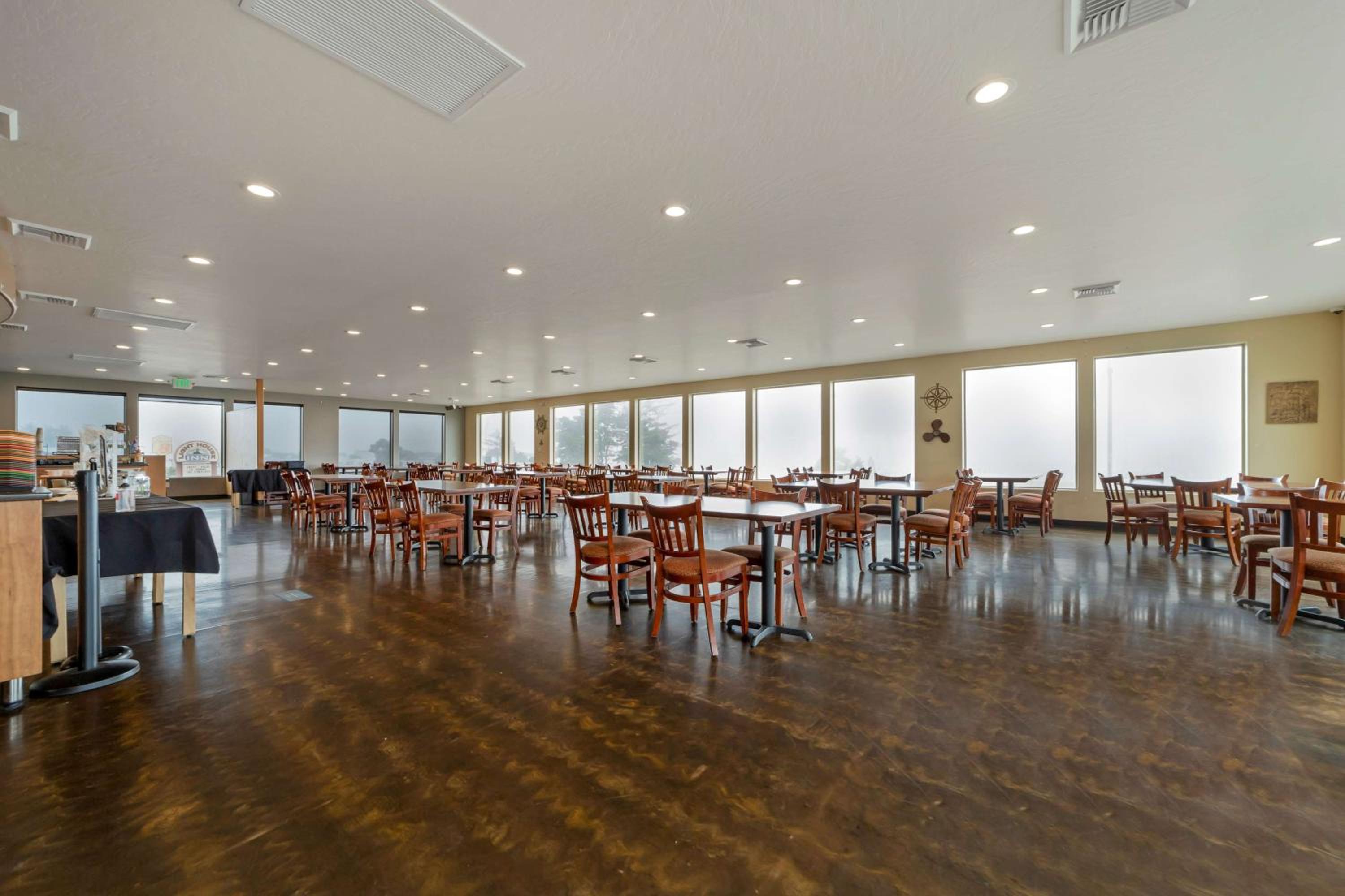 Crescent City Vacations - Best Western Plus Northwoods Inn - Property Image 3