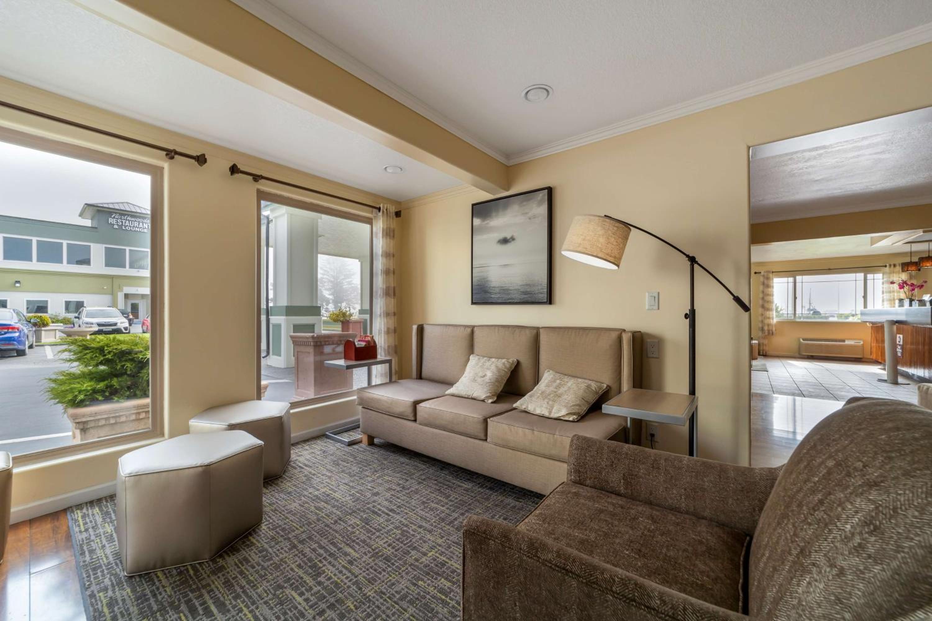Crescent City Vacations - Best Western Plus Northwoods Inn - Property Image 12