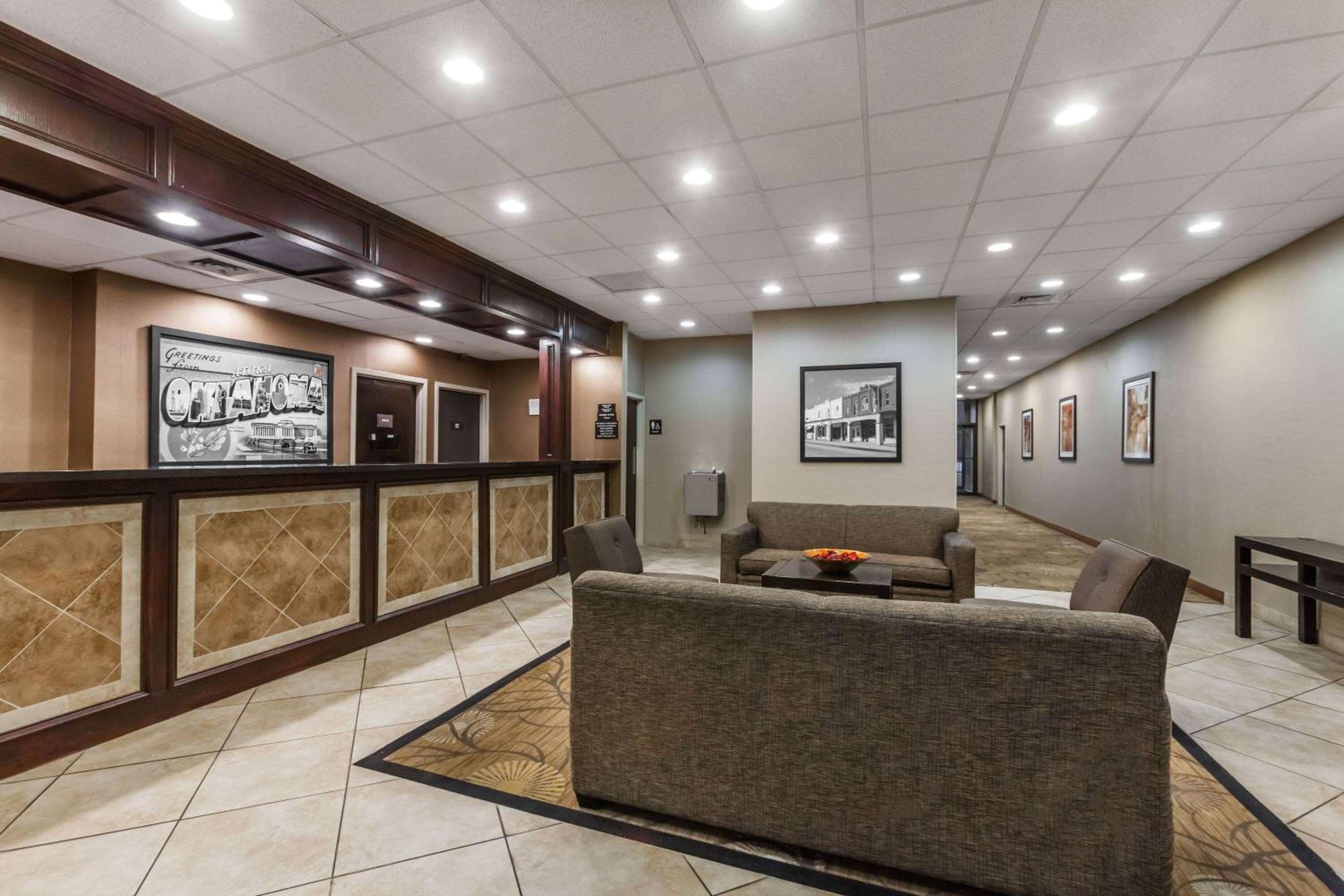 Super 8 by Wyndham Atoka view 4