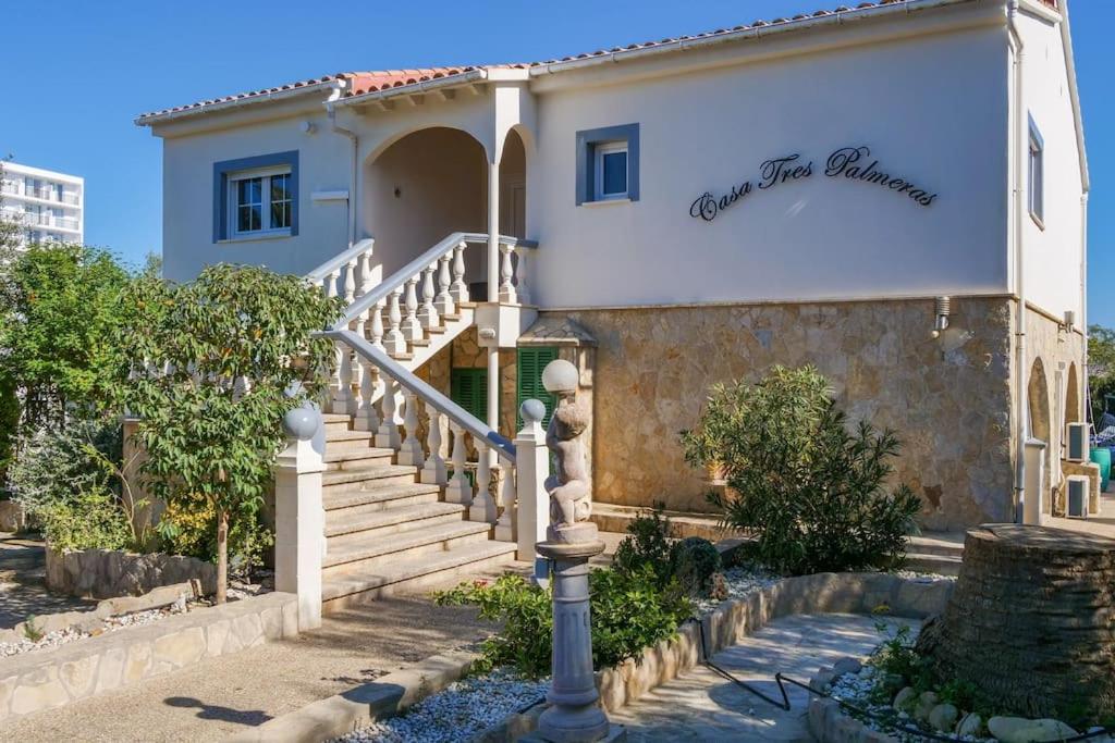 TRES PALMERAS moderne Villa, Pool 5 Minuten zum Strand, Klima, schnelles Wifi