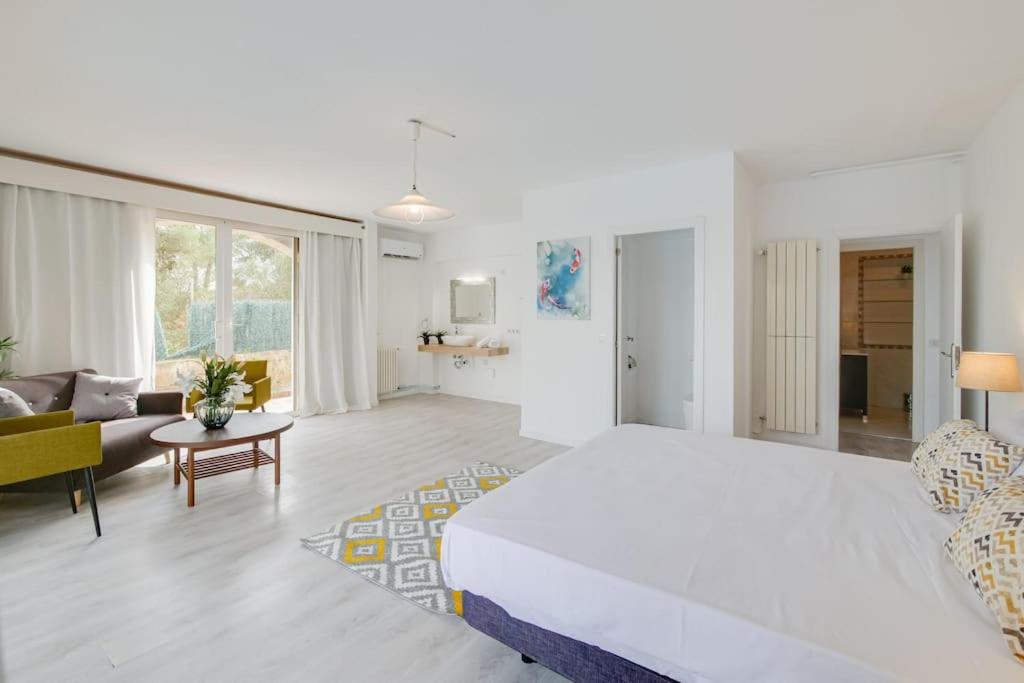 TRES PALMERAS moderne Villa, Pool 5 Minuten zum Strand, Klima, schnelles Wifi
