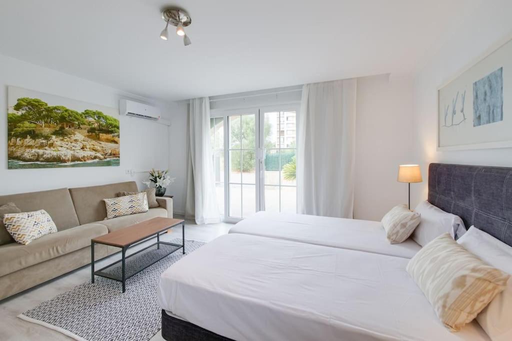 TRES PALMERAS moderne Villa, Pool 5 Minuten zum Strand, Klima, schnelles Wifi