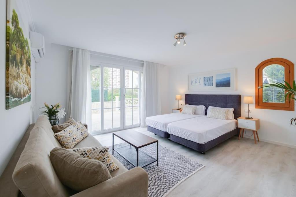 TRES PALMERAS moderne Villa, Pool 5 Minuten zum Strand, Klima, schnelles Wifi