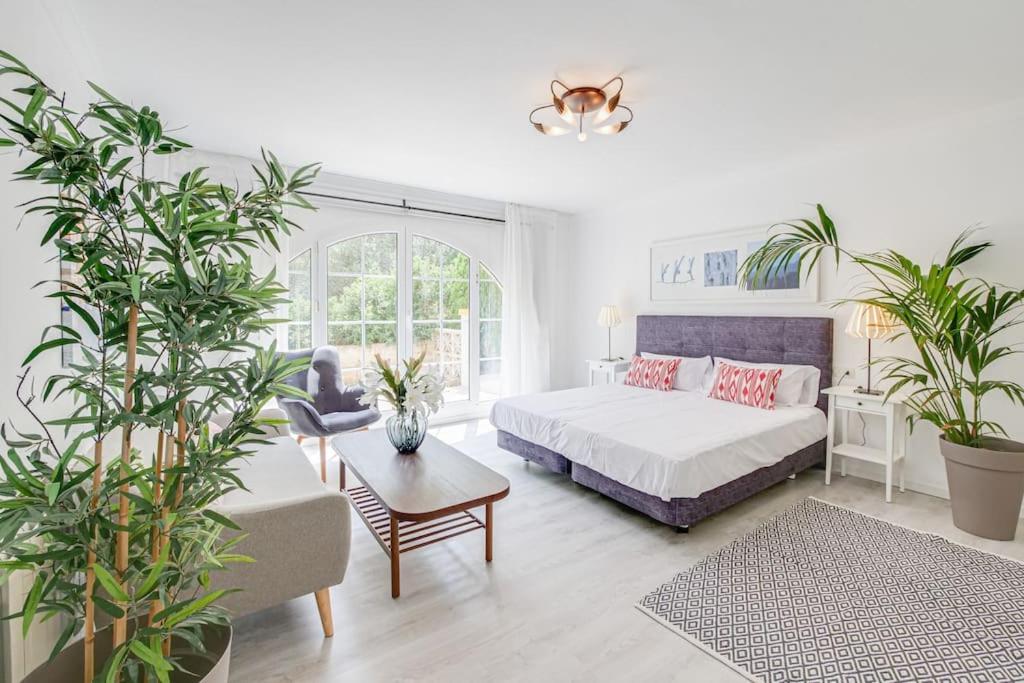 TRES PALMERAS moderne Villa, Pool 5 Minuten zum Strand, Klima, schnelles Wifi