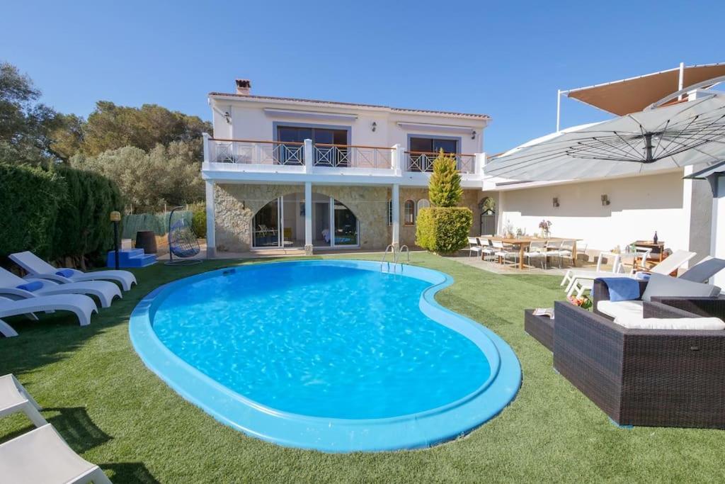 TRES PALMERAS moderne Villa, Pool 5 Minuten zum Strand, Klima, schnelles Wifi