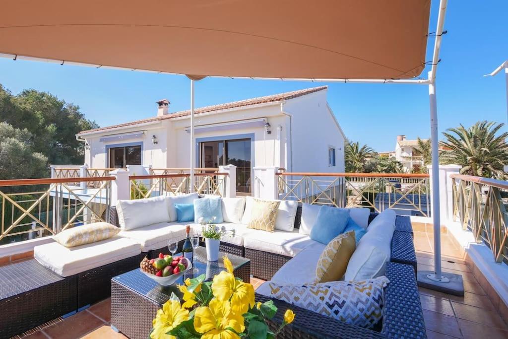 TRES PALMERAS moderne Villa, Pool 5 Minuten zum Strand, Klima, schnelles Wifi