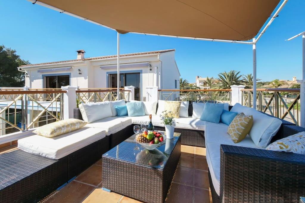 TRES PALMERAS moderne Villa, Pool 5 Minuten zum Strand, Klima, schnelles Wifi