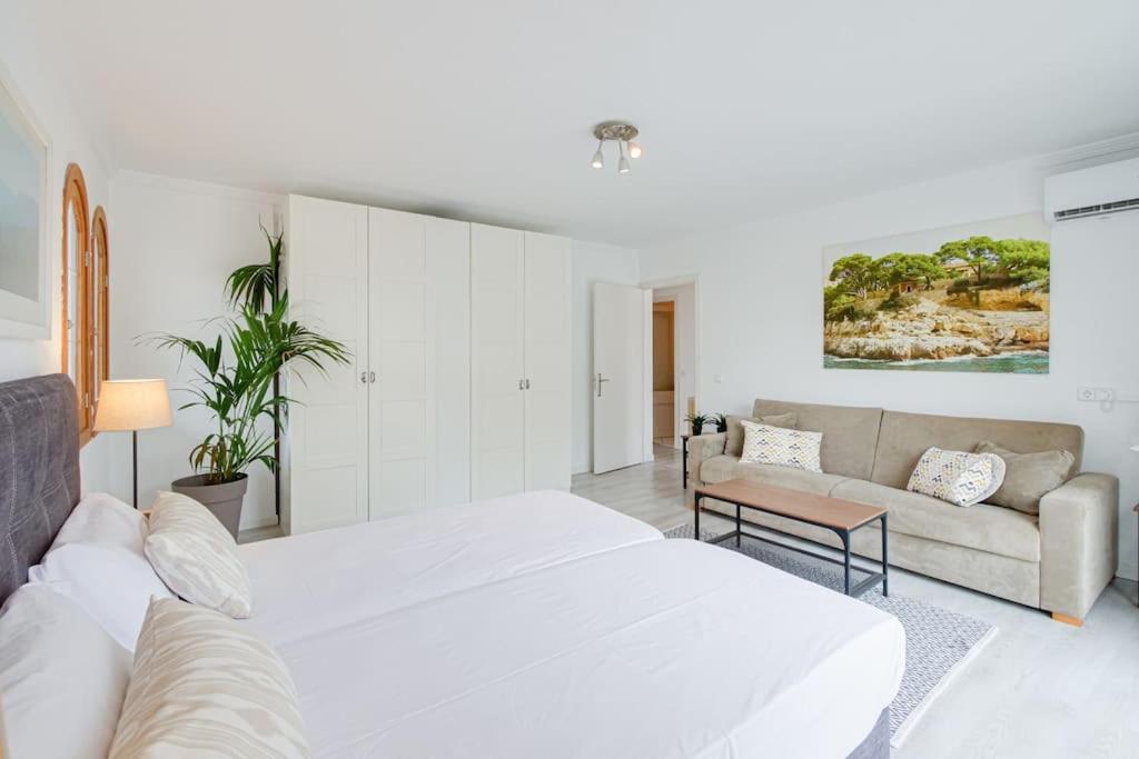 TRES PALMERAS moderne Villa, Pool 5 Minuten zum Strand, Klima, schnelles Wifi