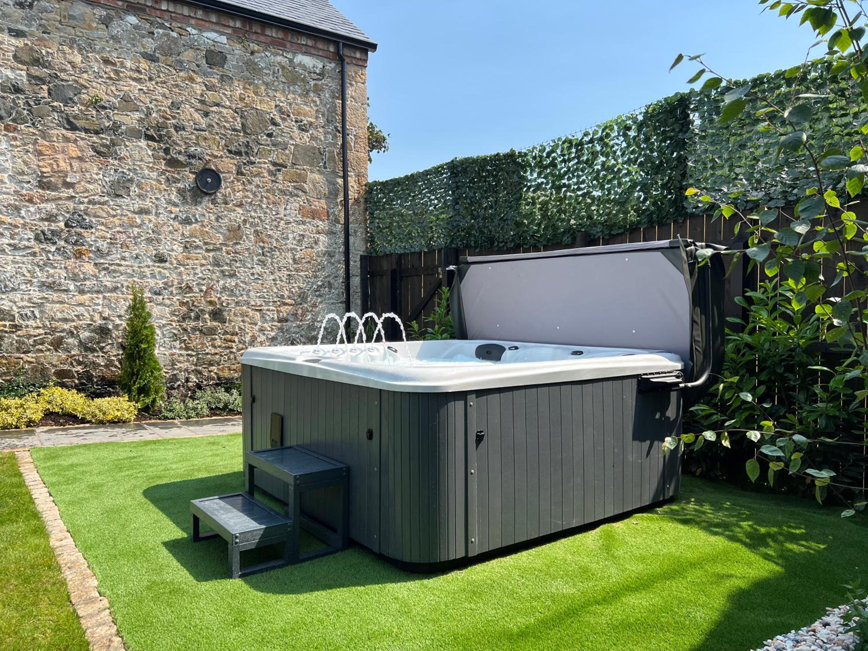 Converted Victorian Coach House with Hot Tub view 2