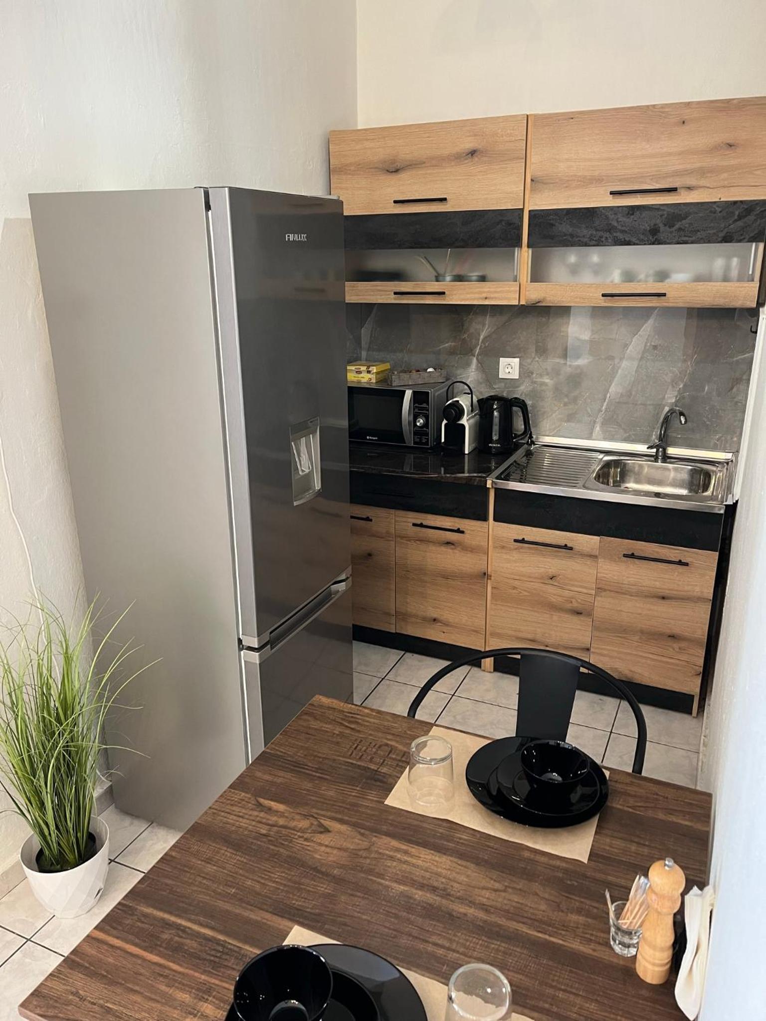 INFINITY CiTY CENTER en Kavala — kitchen