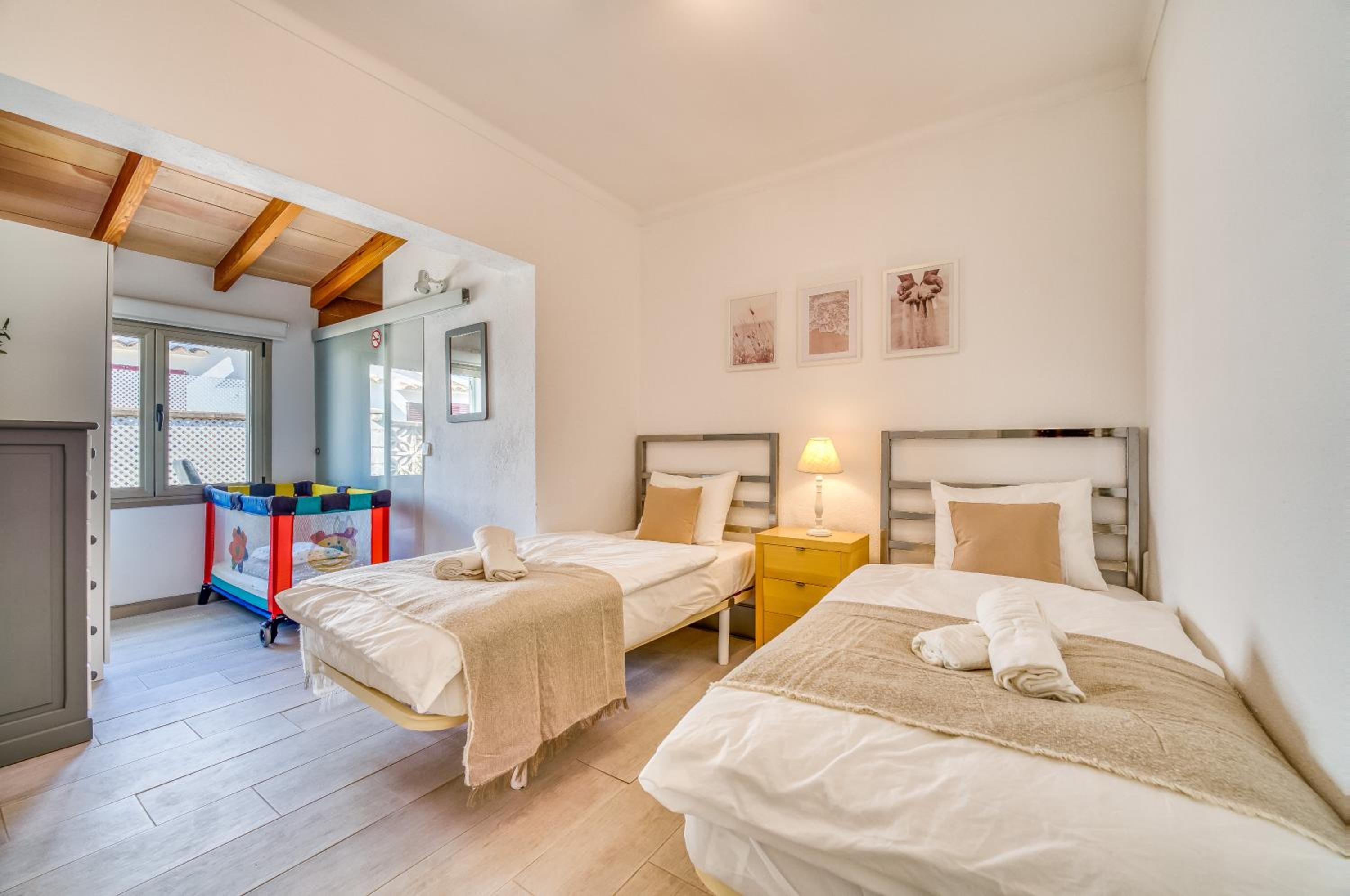 Fantastic Villa Tucan, Pool Barbecue Ground Floor