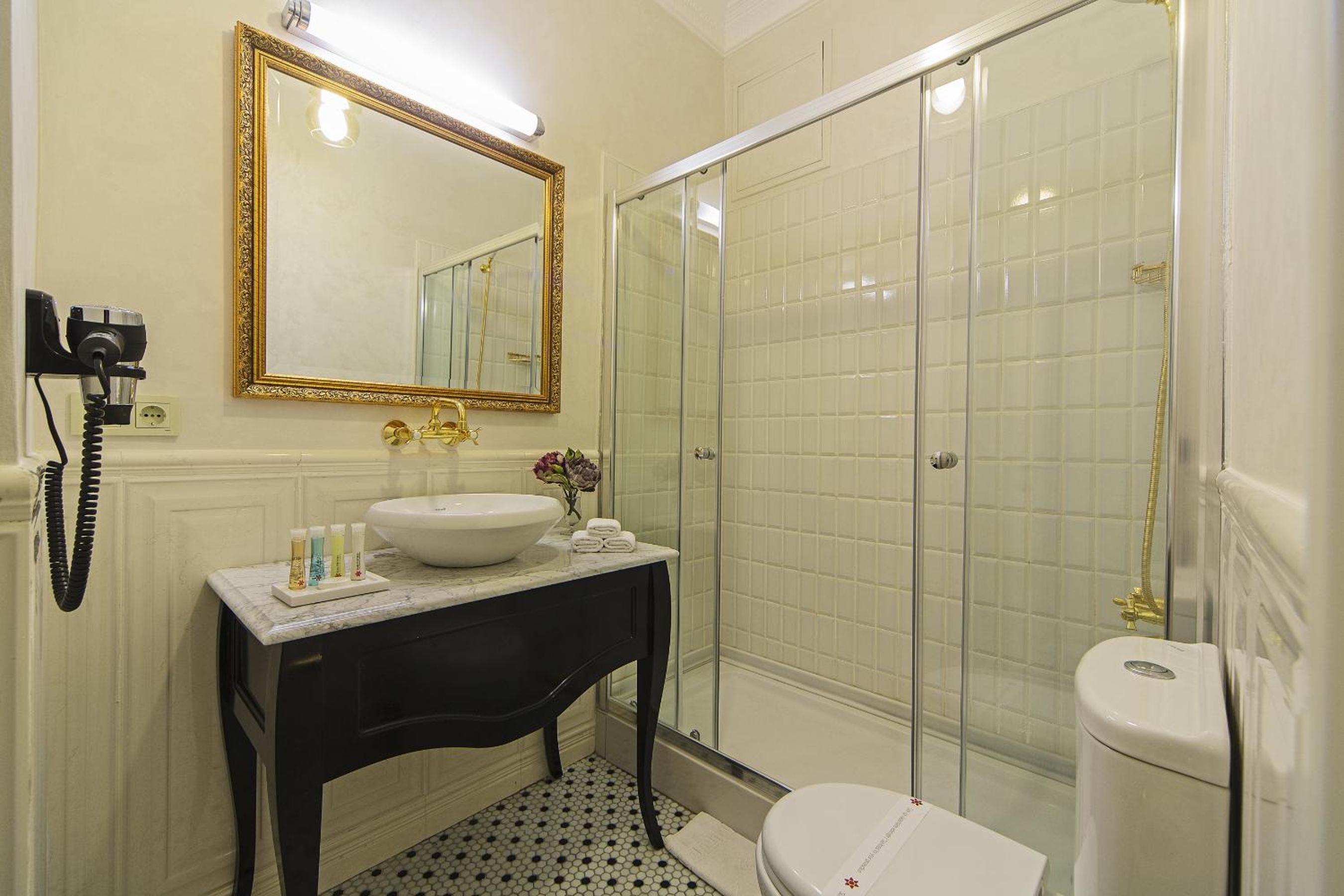 Meroddi Galata Mansion - Image 48