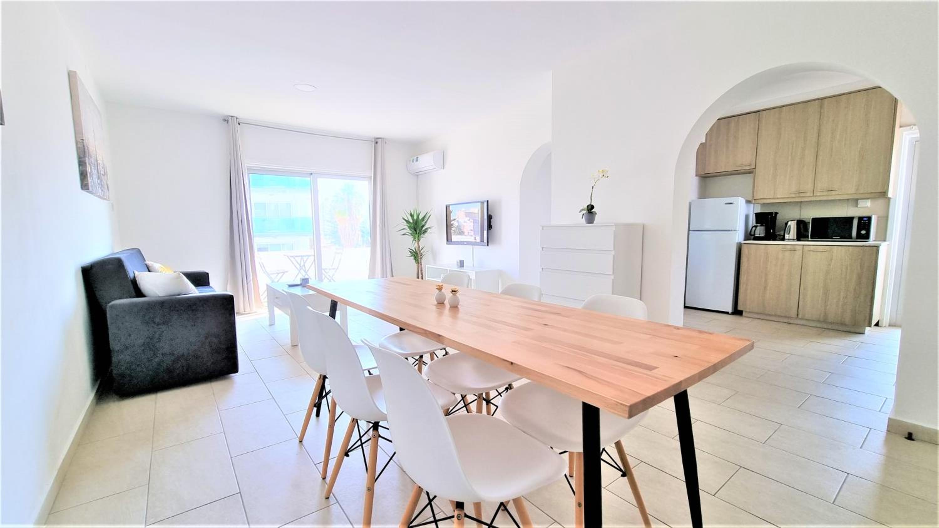Coastal Getaway: 2 Apartments for up to 14 guests! Light-flooded and Spacious
