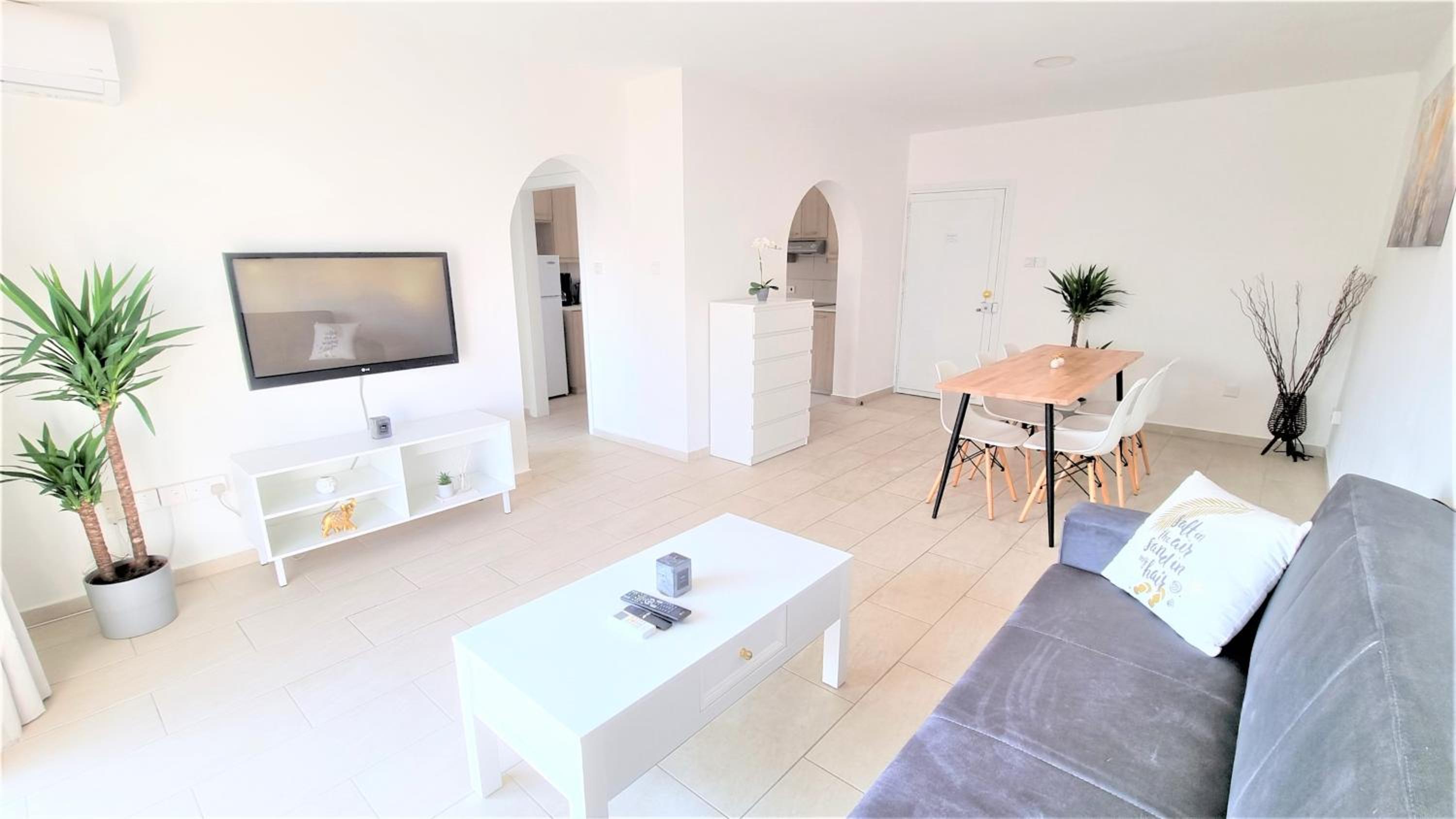 Coastal Getaway: 2 Apartments for up to 14 guests! Light-flooded and Spacious