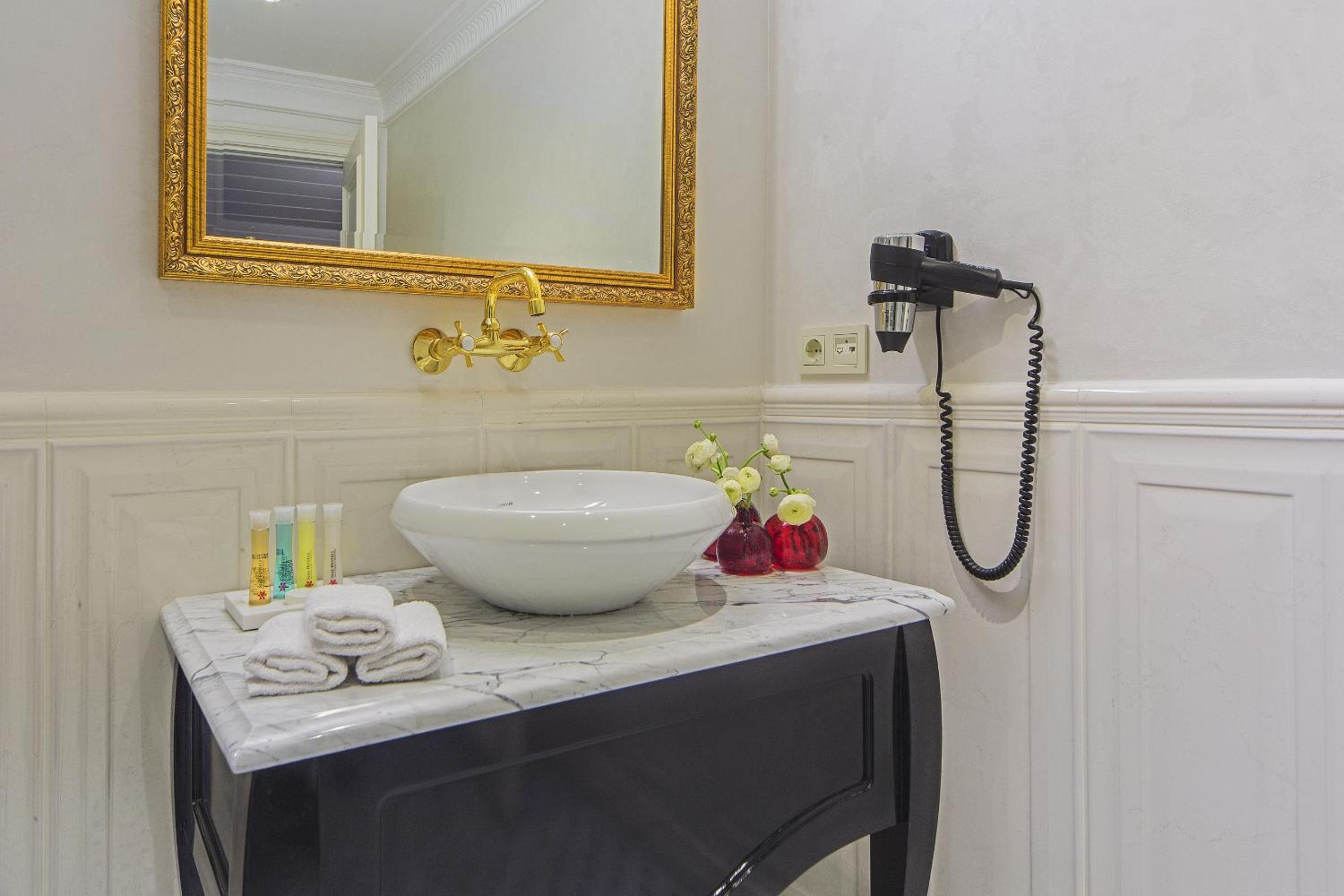 Meroddi Galata Mansion - Image 49