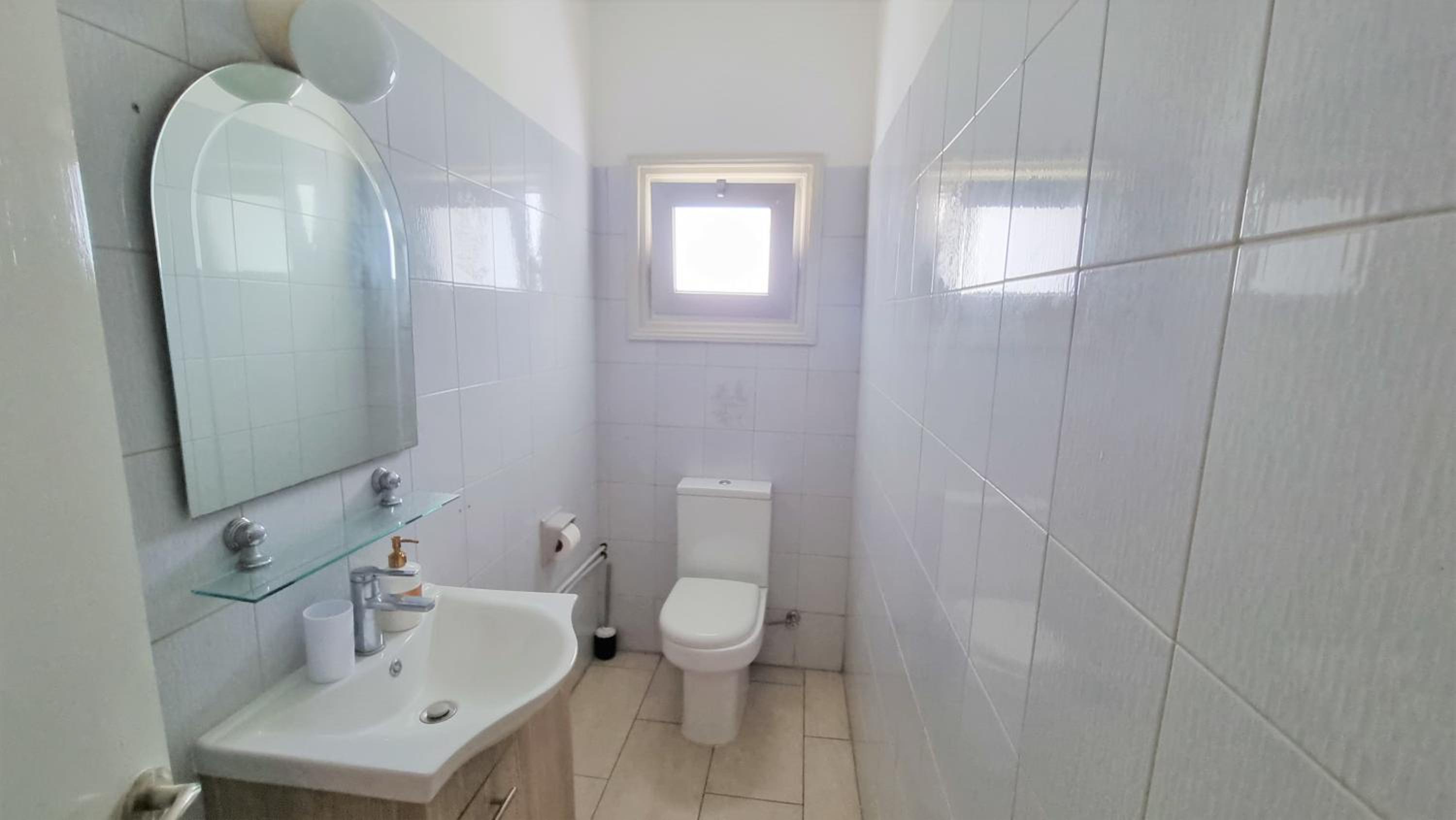 Coastal Getaway: 2 Apartments for up to 14 guests! Light-flooded and Spacious