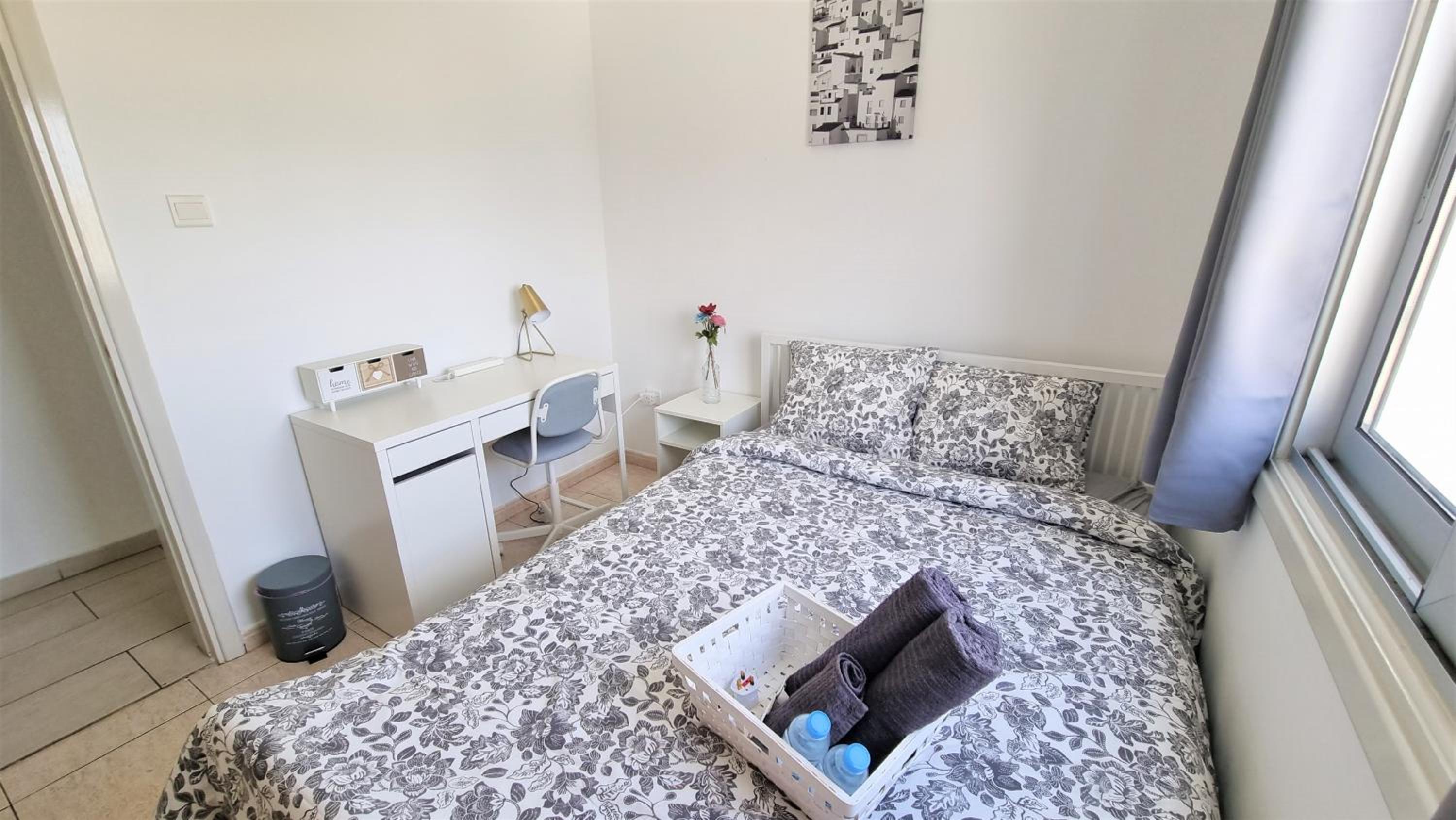 Coastal Getaway: 2 Apartments for up to 14 guests! Light-flooded and Spacious