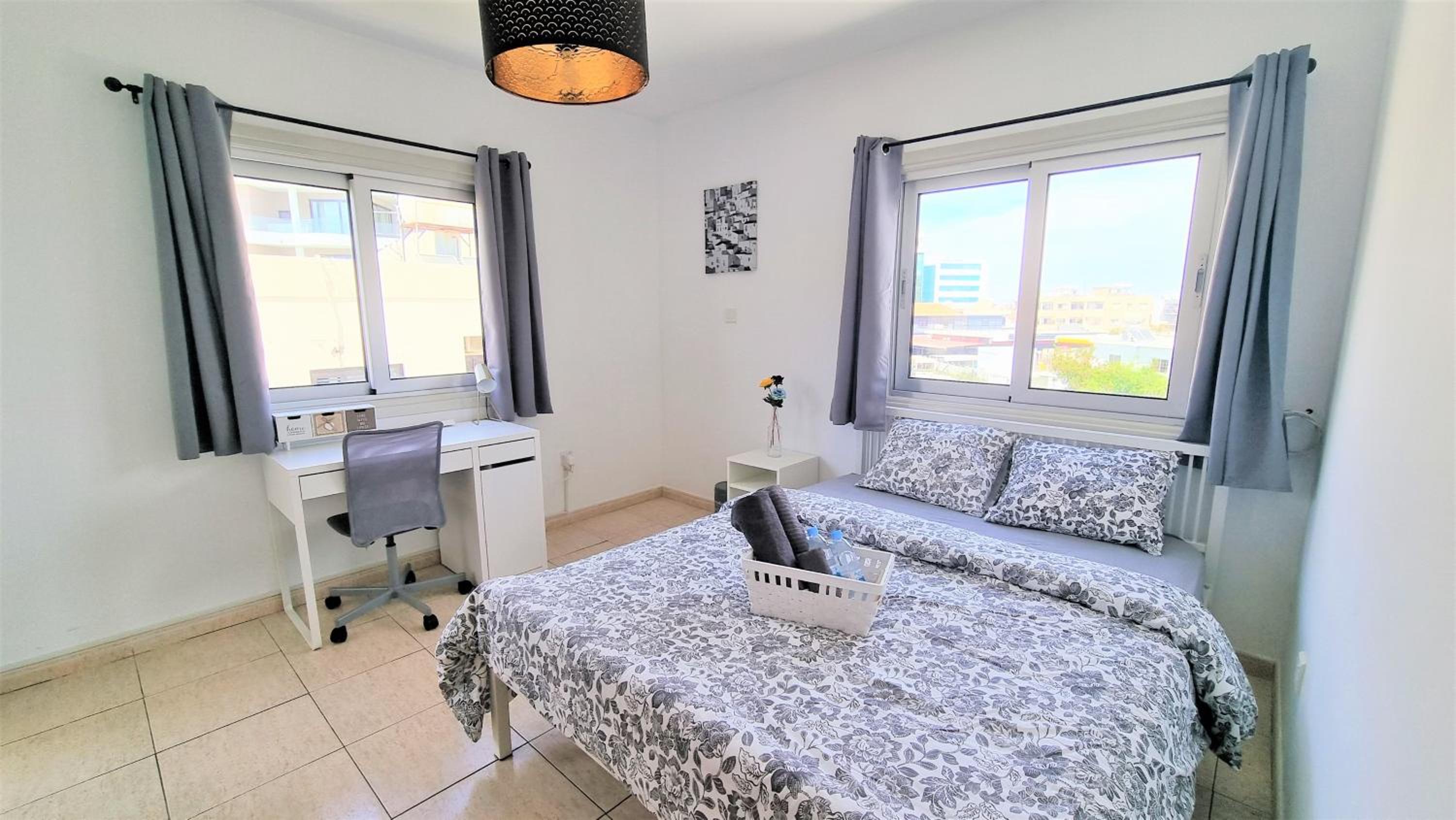 Coastal Getaway: 2 Apartments for up to 14 guests! Light-flooded and Spacious