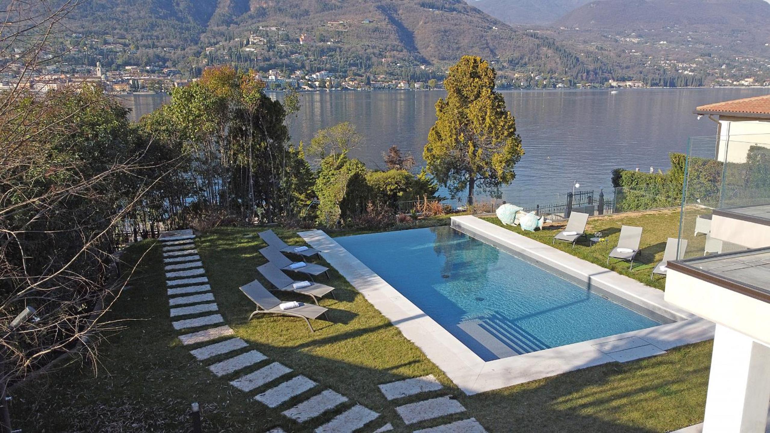 Villa Bianca directly on the lake modern amazing view 2