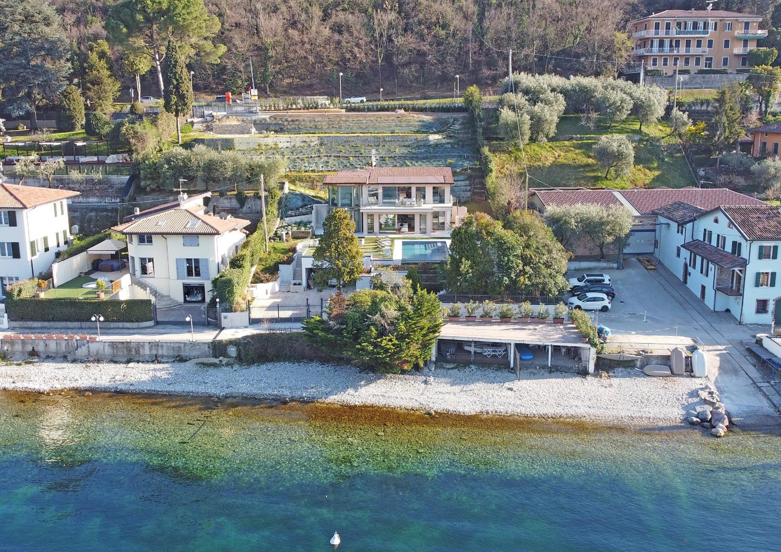 Villa Bianca directly on the lake modern amazing view 4