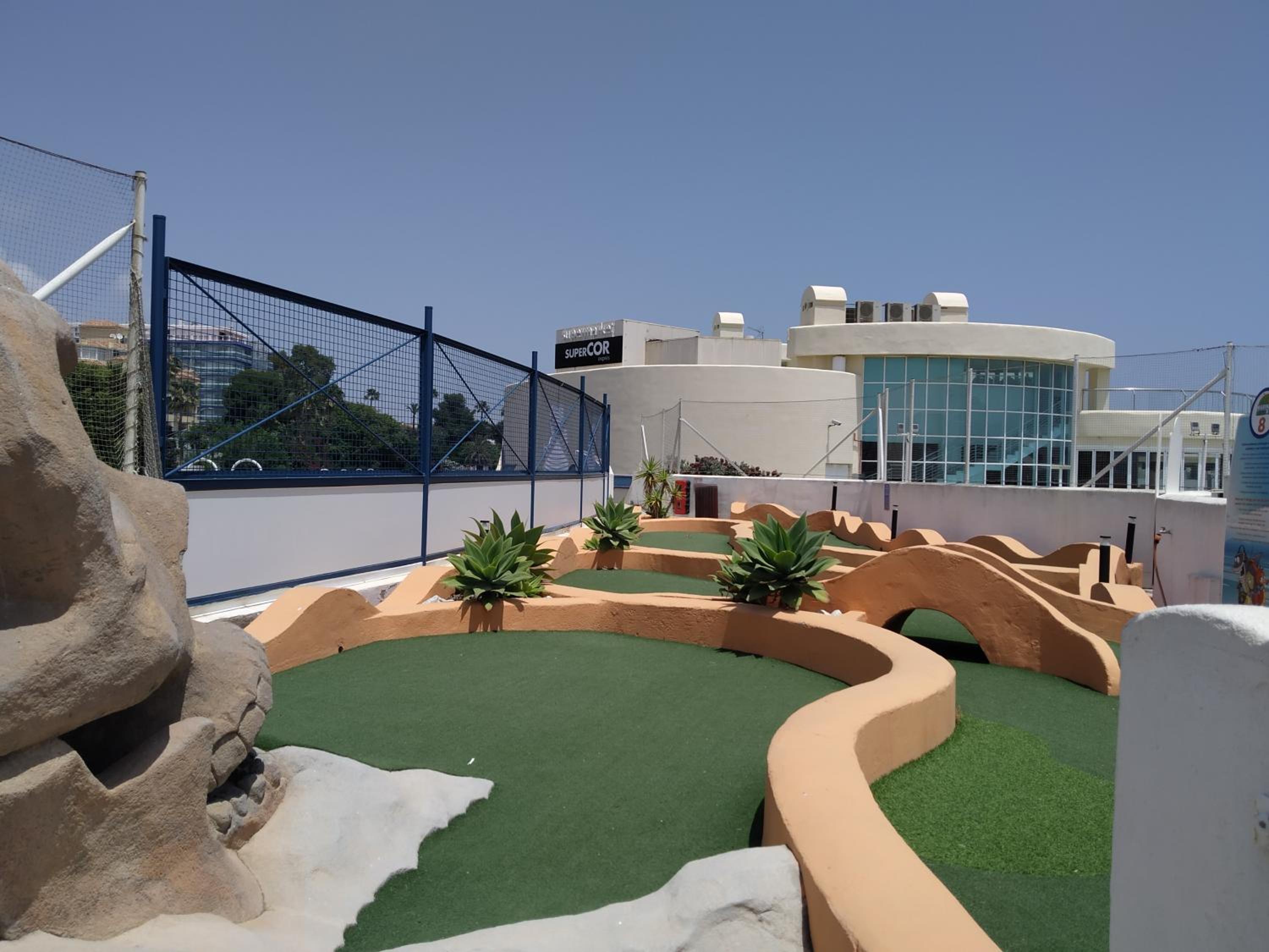 2BDR Sunny apartment with pool and private parking in Benalmádena