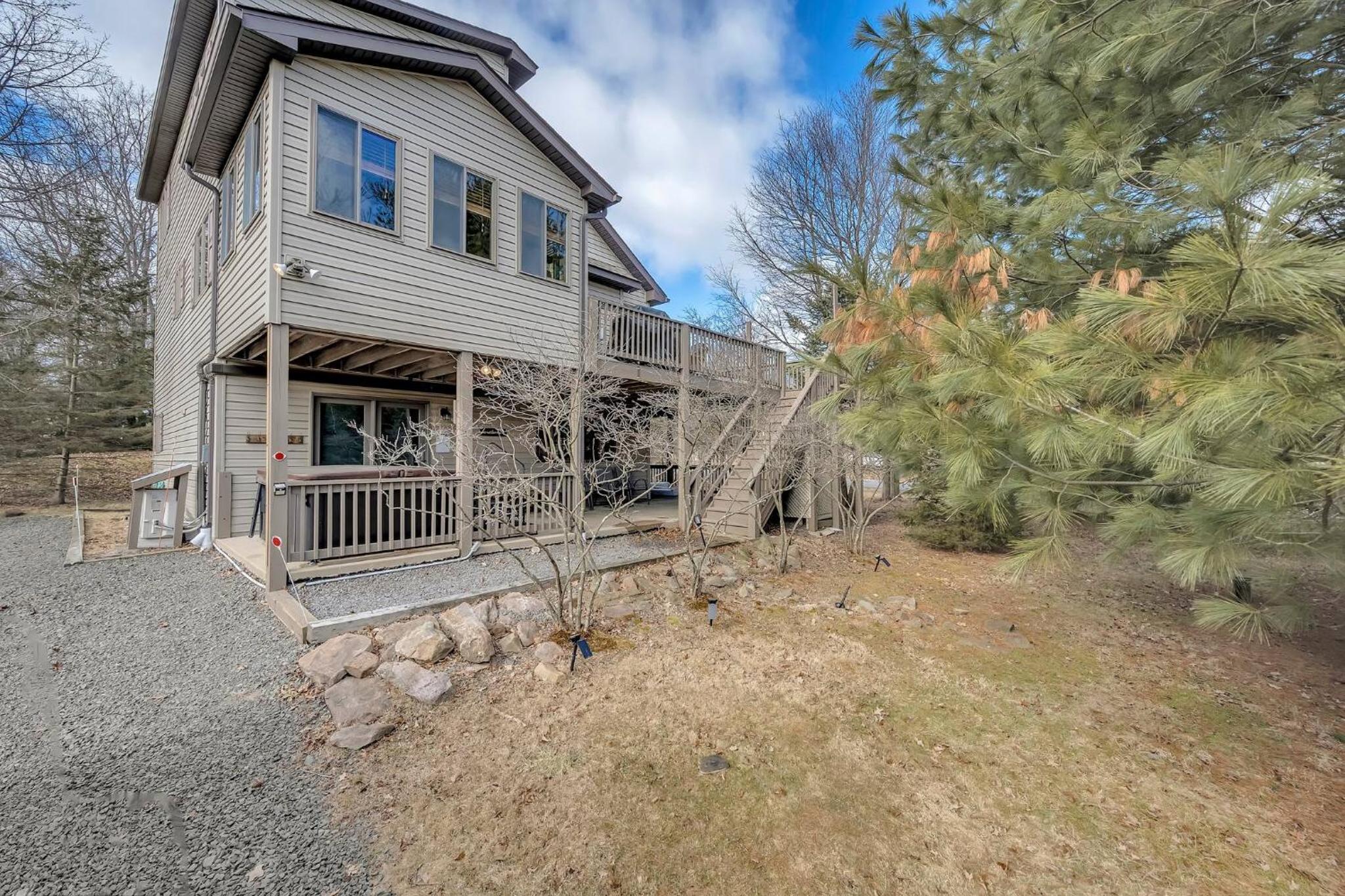 Steps To The Lake House, Hot tub, Game room, Deck