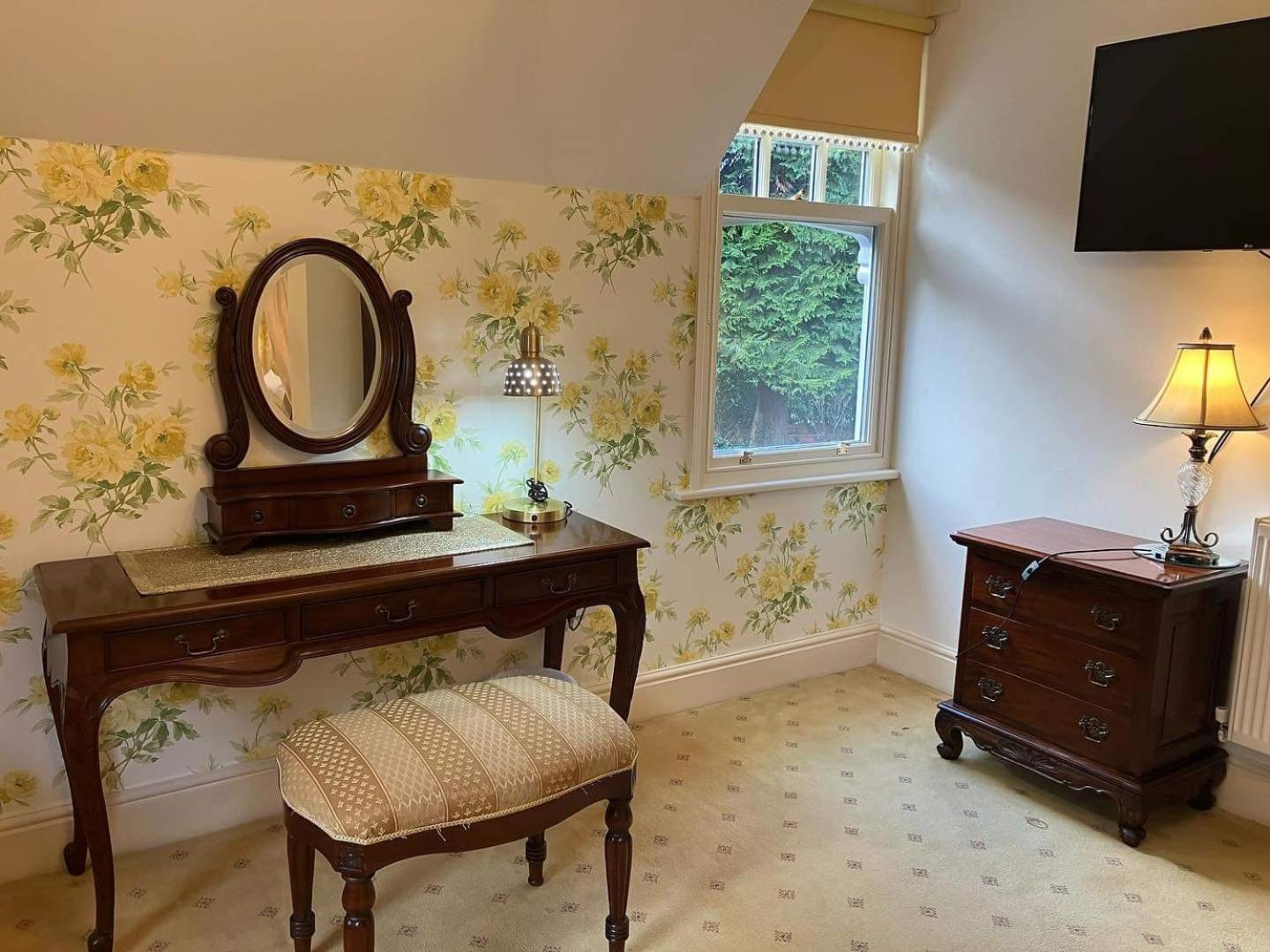 Storrs Gate House B & B No pets Allowed