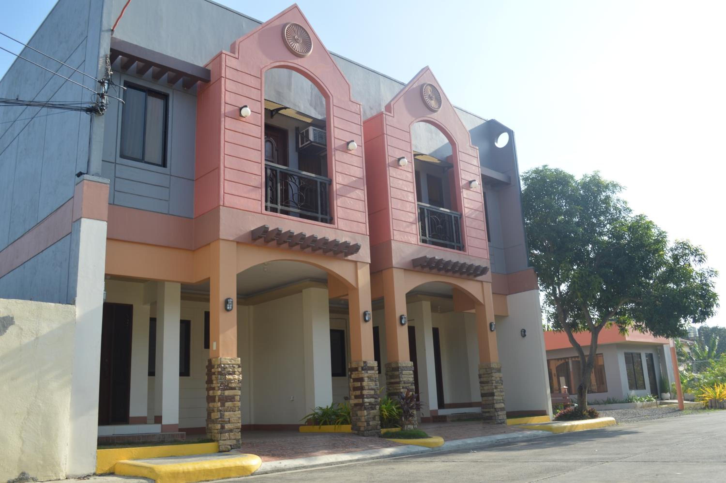 Manora Apartment