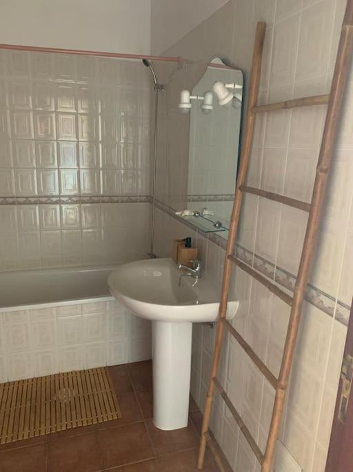 Apartamento encantador com piscina view 4