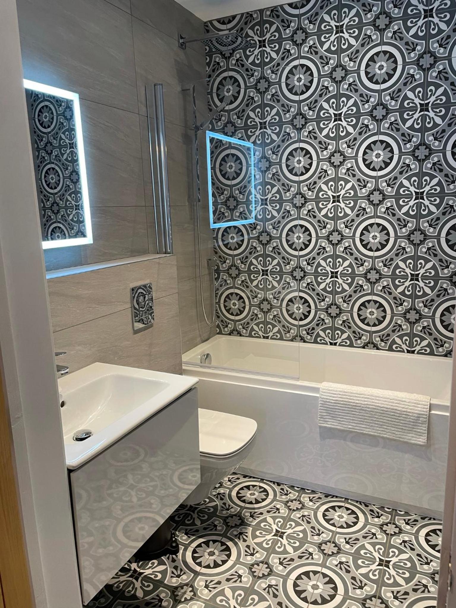 Boutique Luxury Apartment, High St, Henley-in-Arden view 2