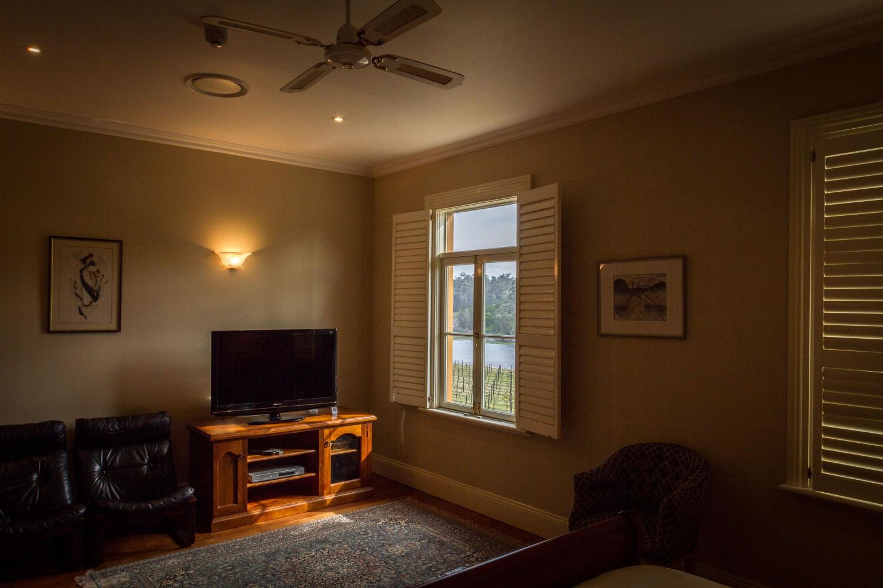 Tizzana Winery Bed and Breakfast