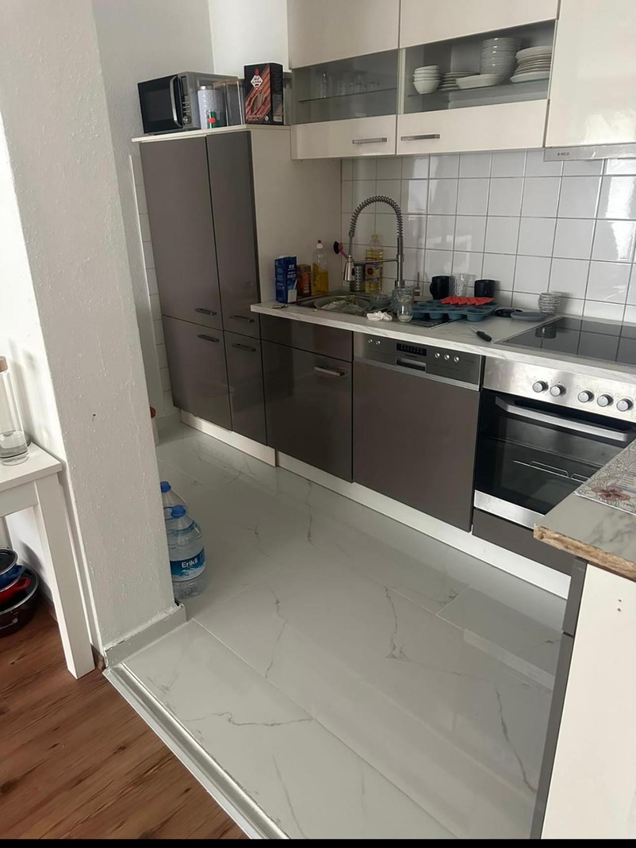 Helle mit Balkon 5 Minuten zum Pool 60q central ,otopark ,Netflix