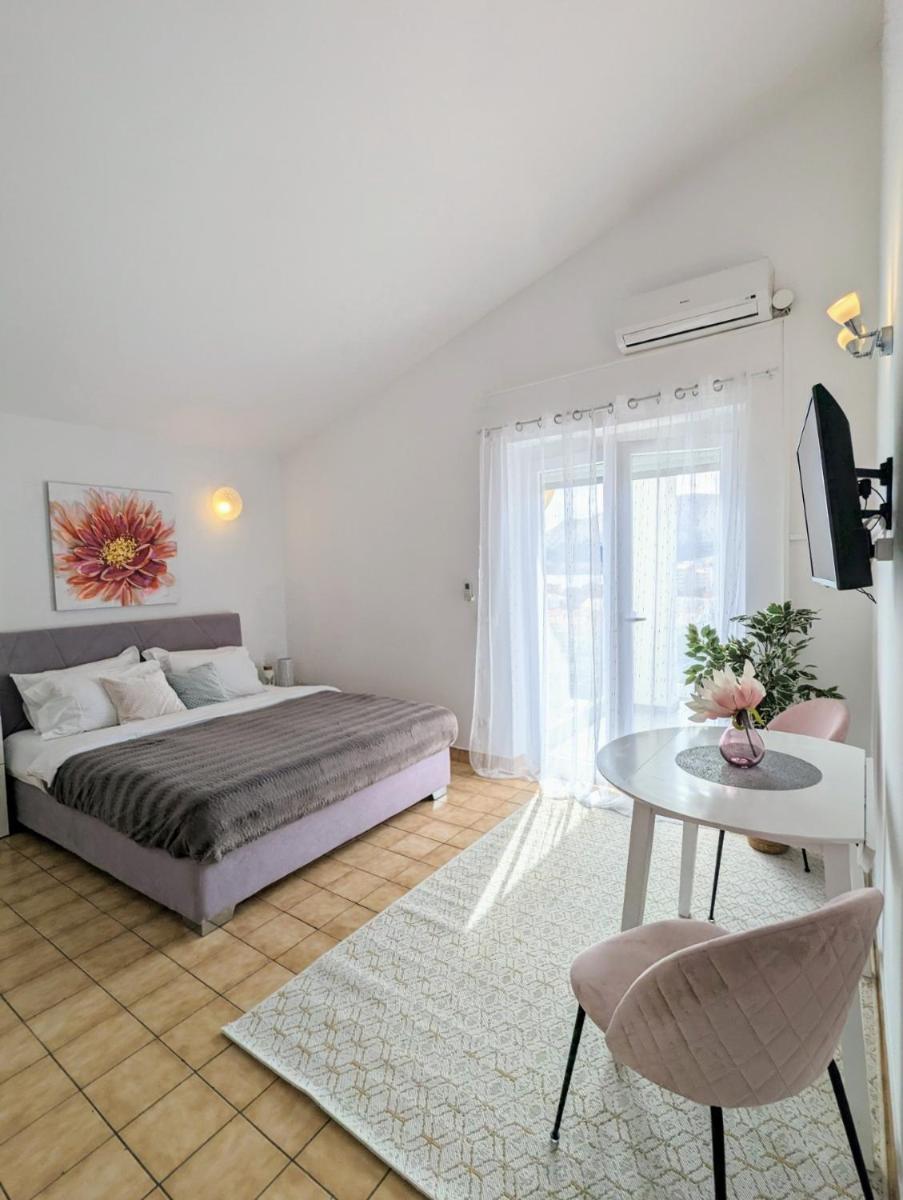 King's Apartment view 4