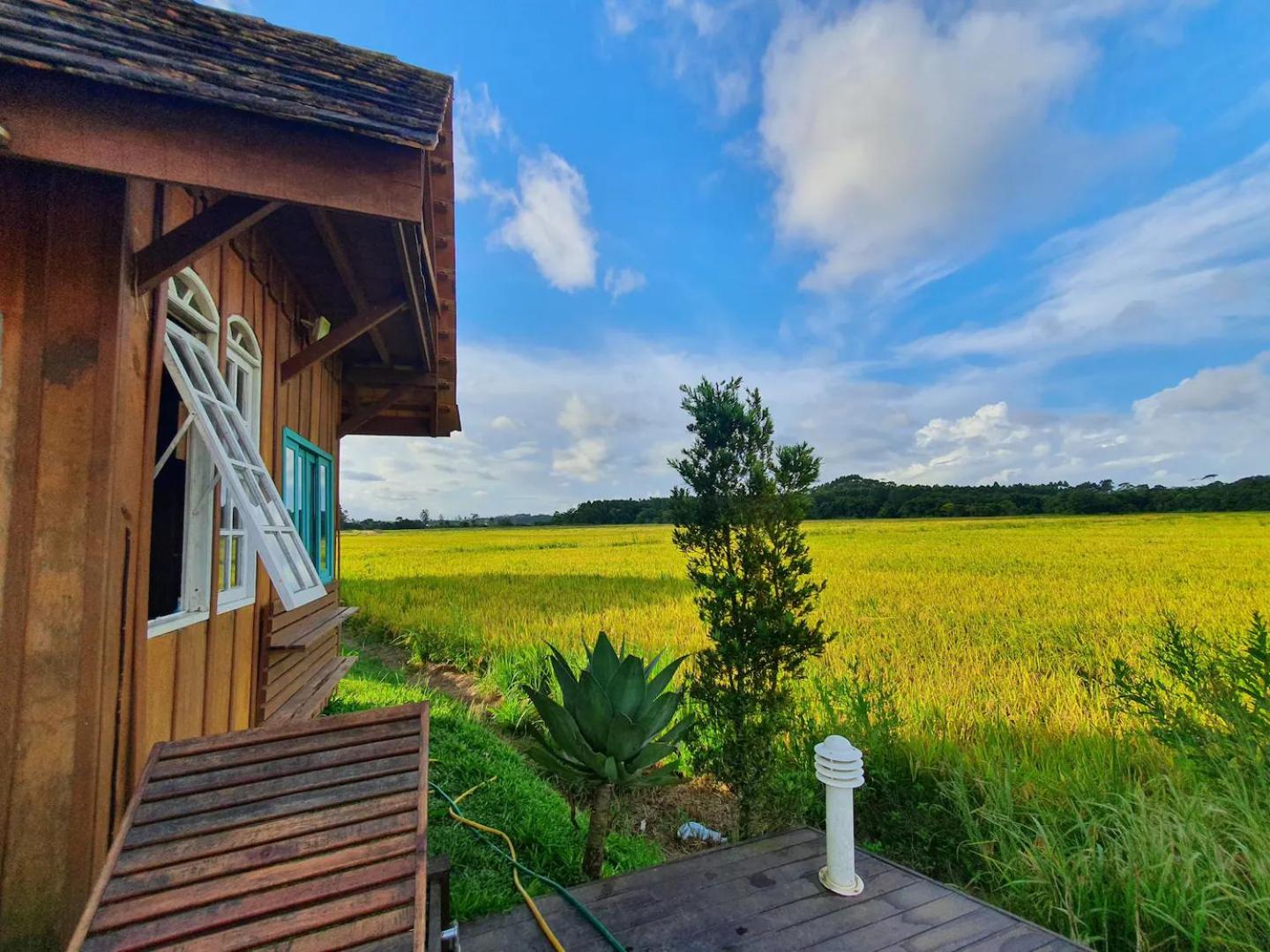 Chalé Sol com hidromassagem em meio a natureza