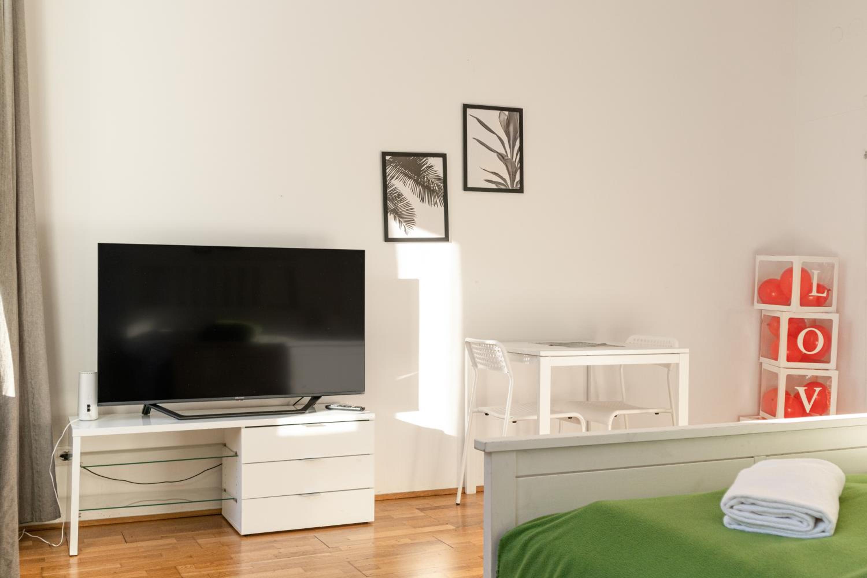Lovely 3 private rooms in shared Apt Near Belvedere