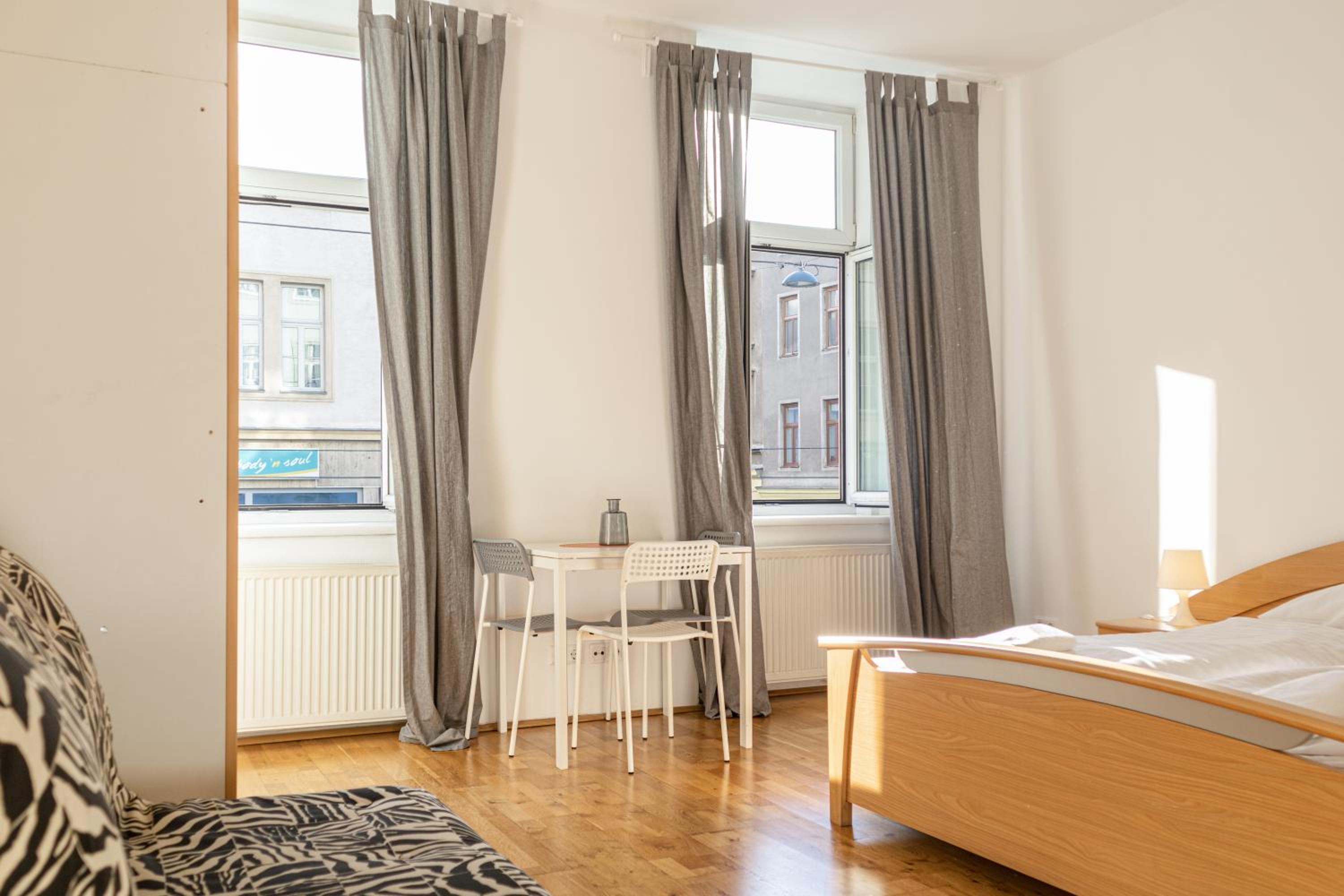 Lovely 3 private rooms in shared Apt Near Belvedere
