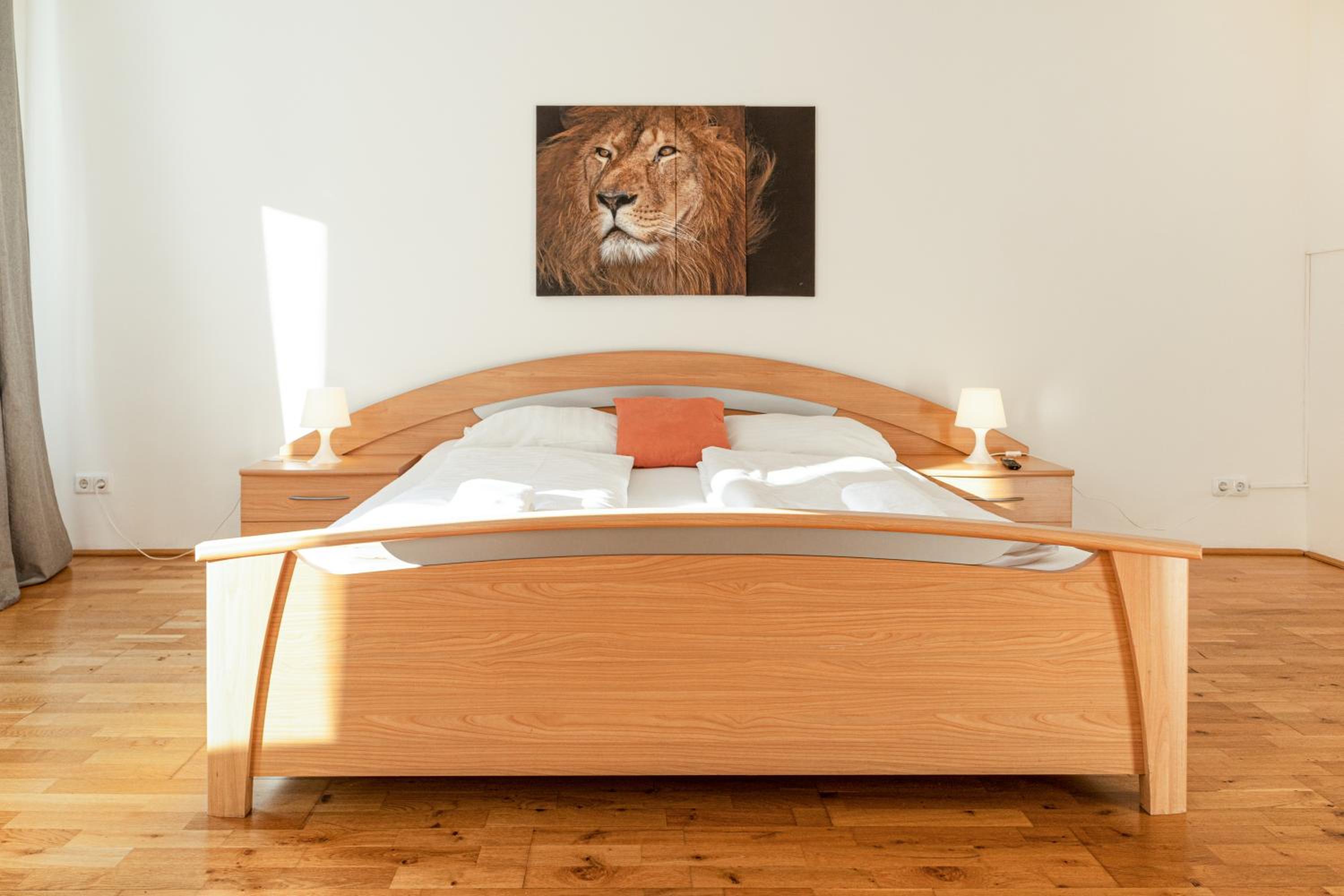 Lovely 3 private rooms in shared Apt Near Belvedere