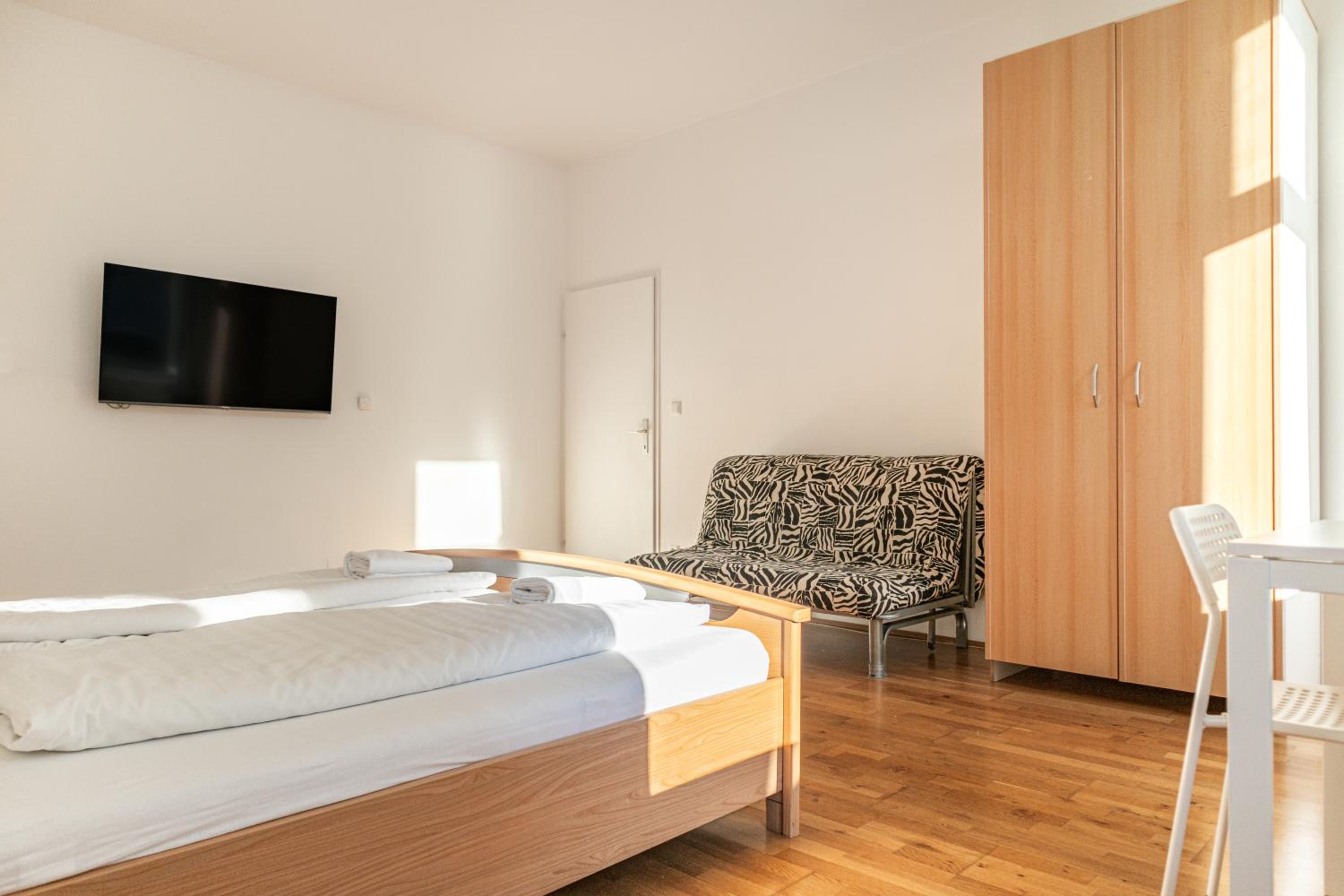 Lovely 3 private rooms in shared Apt Near Belvedere
