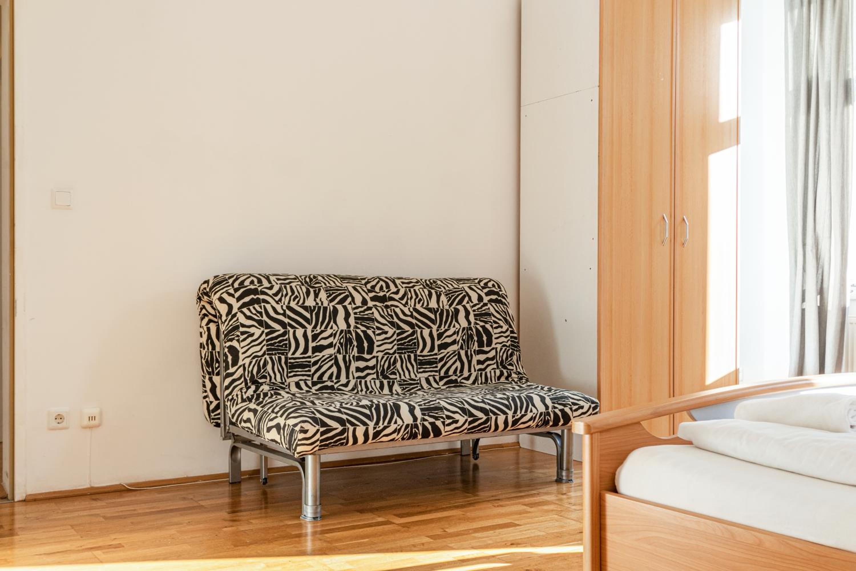 Lovely 3 private rooms in shared Apt Near Belvedere