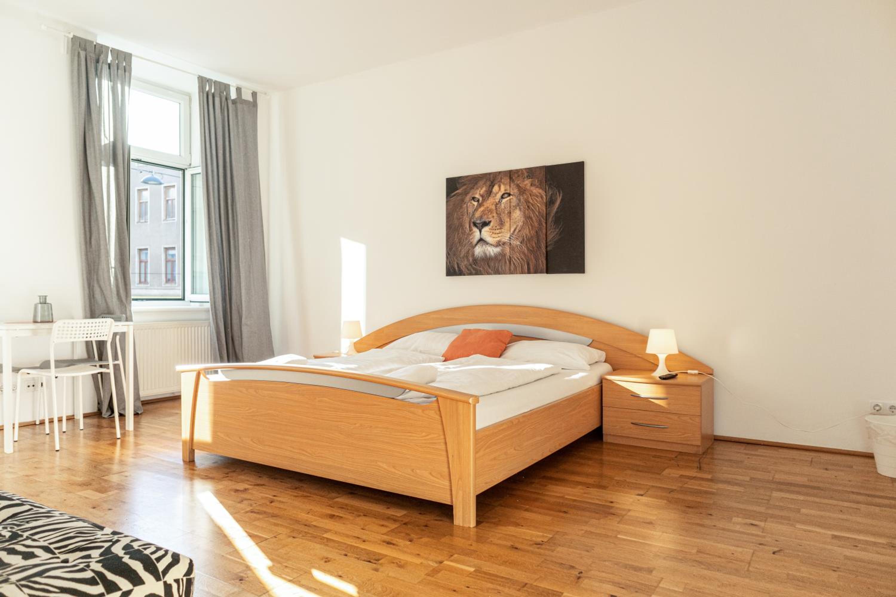 Lovely 3 private rooms in shared Apt Near Belvedere