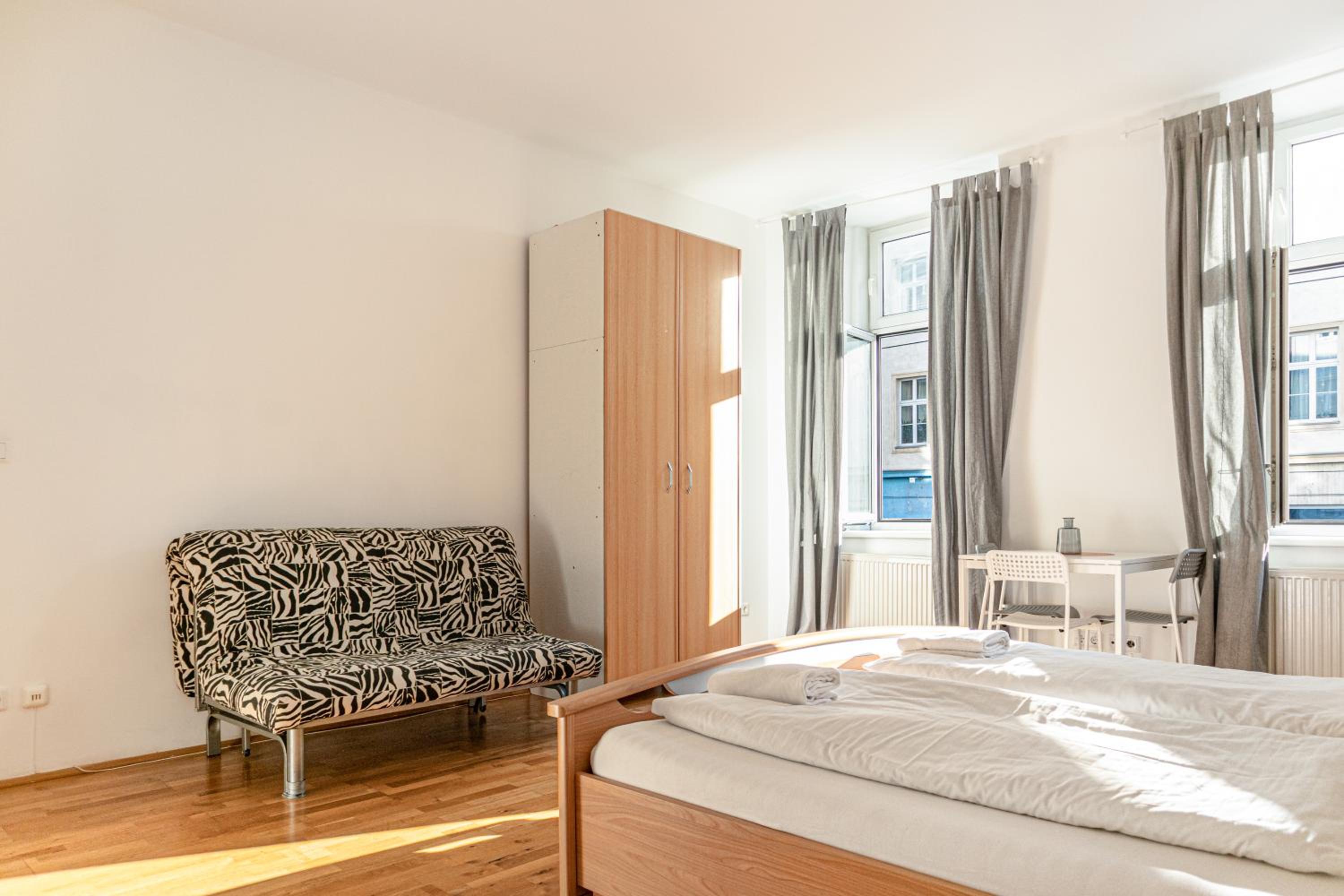 Lovely 3 private rooms in shared Apt Near Belvedere