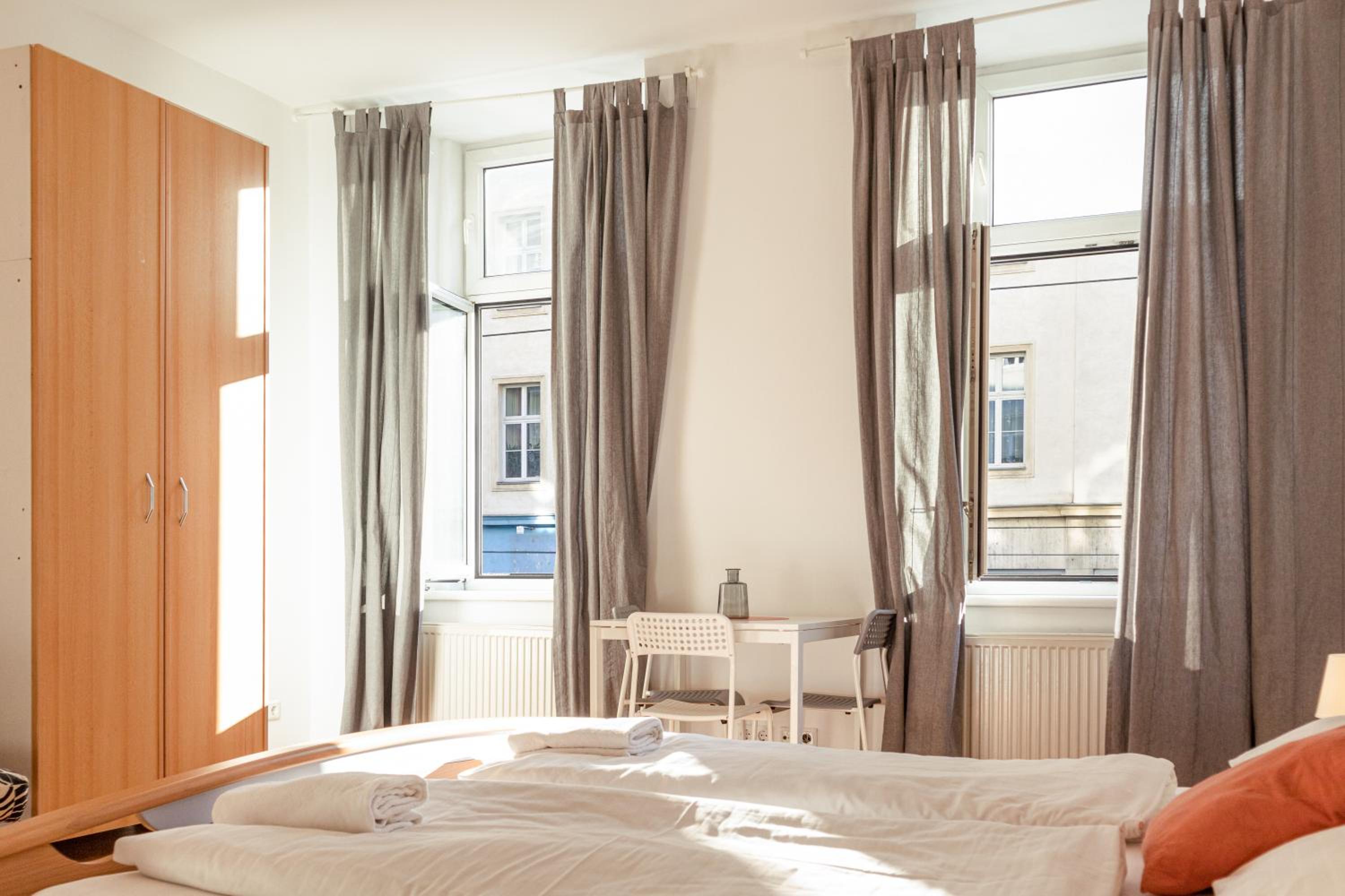 Lovely 3 private rooms in shared Apt Near Belvedere