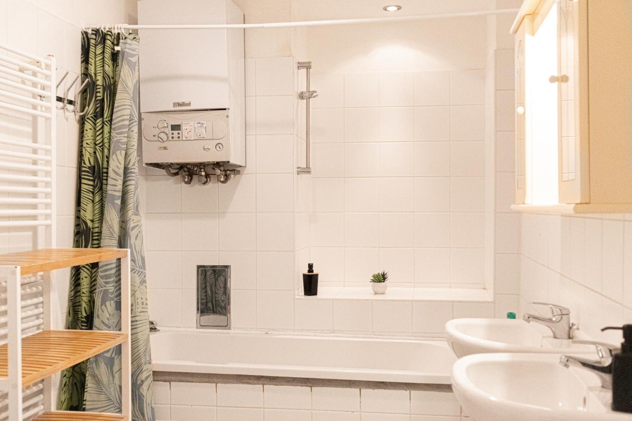 Lovely 3 private rooms in shared Apt Near Belvedere