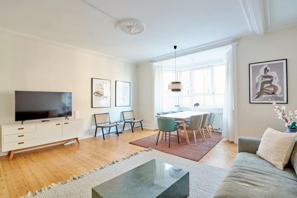 Large & Stylish Flats in Trendy & Vibrant Neighbourhood view 3