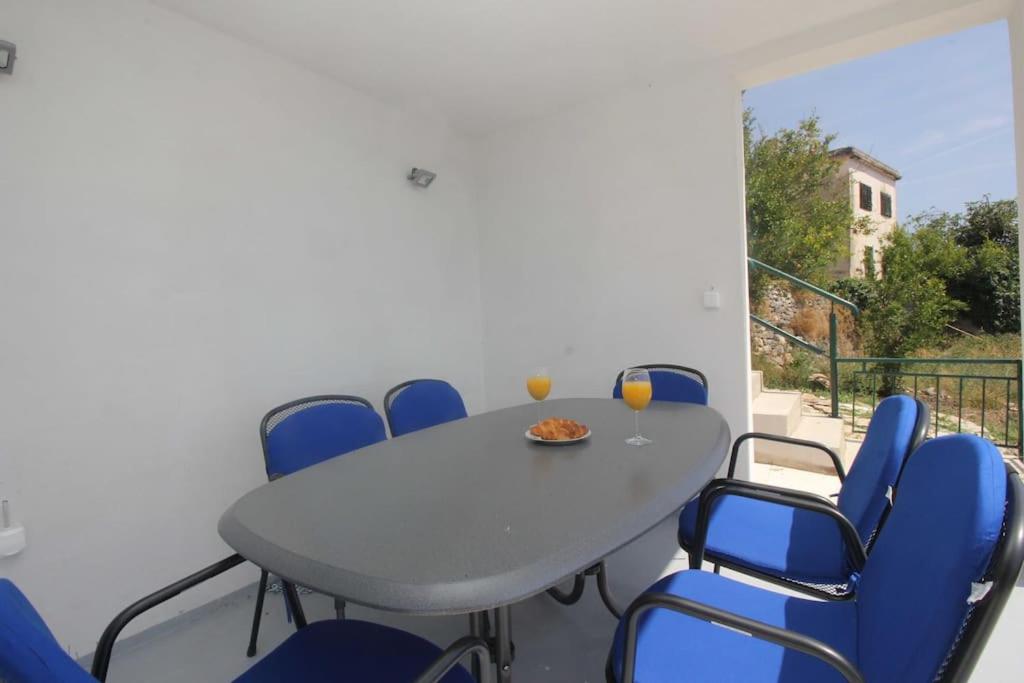 Holiday Home Aria view 2