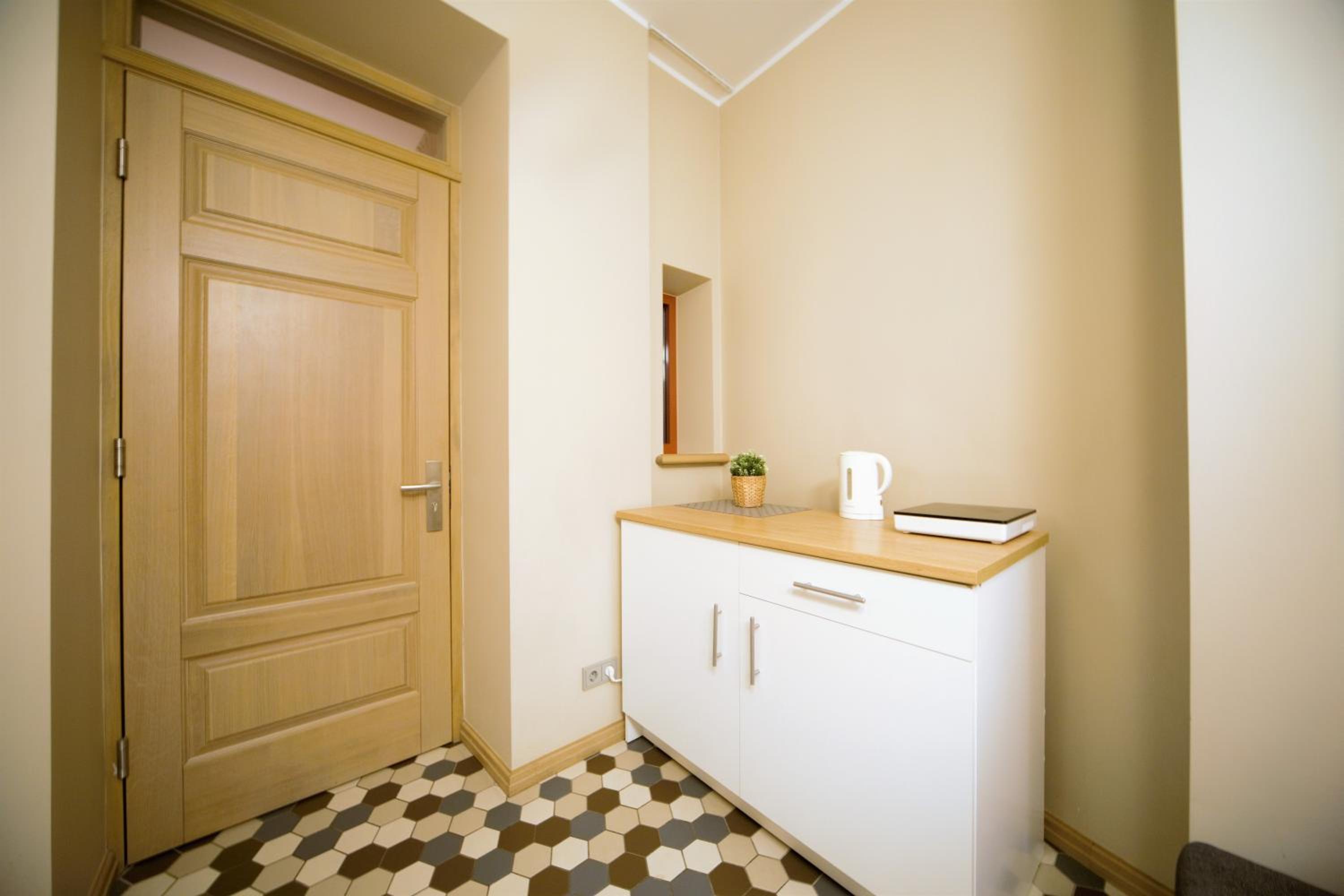 Quiet Old Town Apartment with Elevator Access view 4