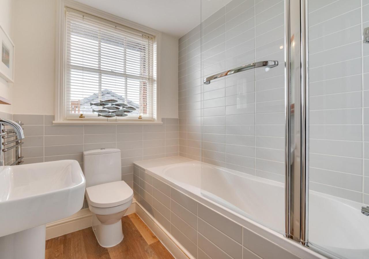 2 Bed in Southwold oc-pos